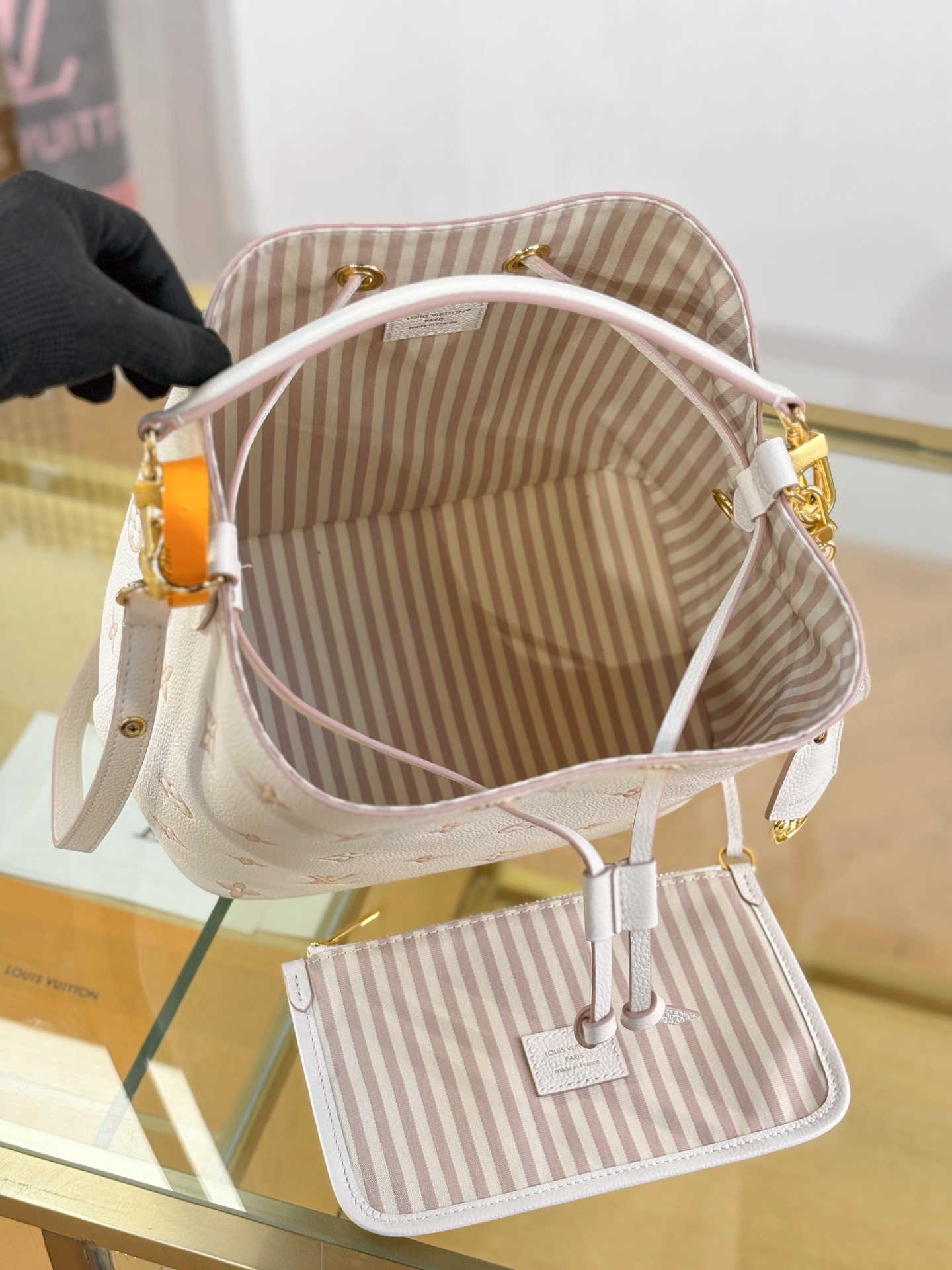 Louis Vuitton NÉONOÉ Medium Handbag M14401