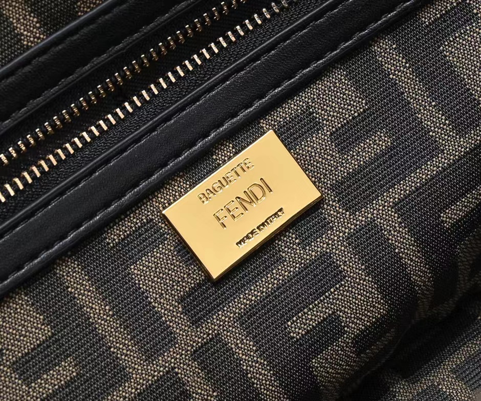 FENDI Baguette woven handbag 3358