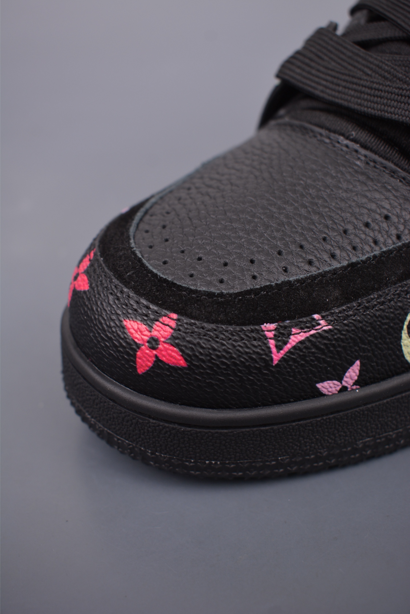 Louis Vuitton Trainer Sneaker Low Black Colorful Print