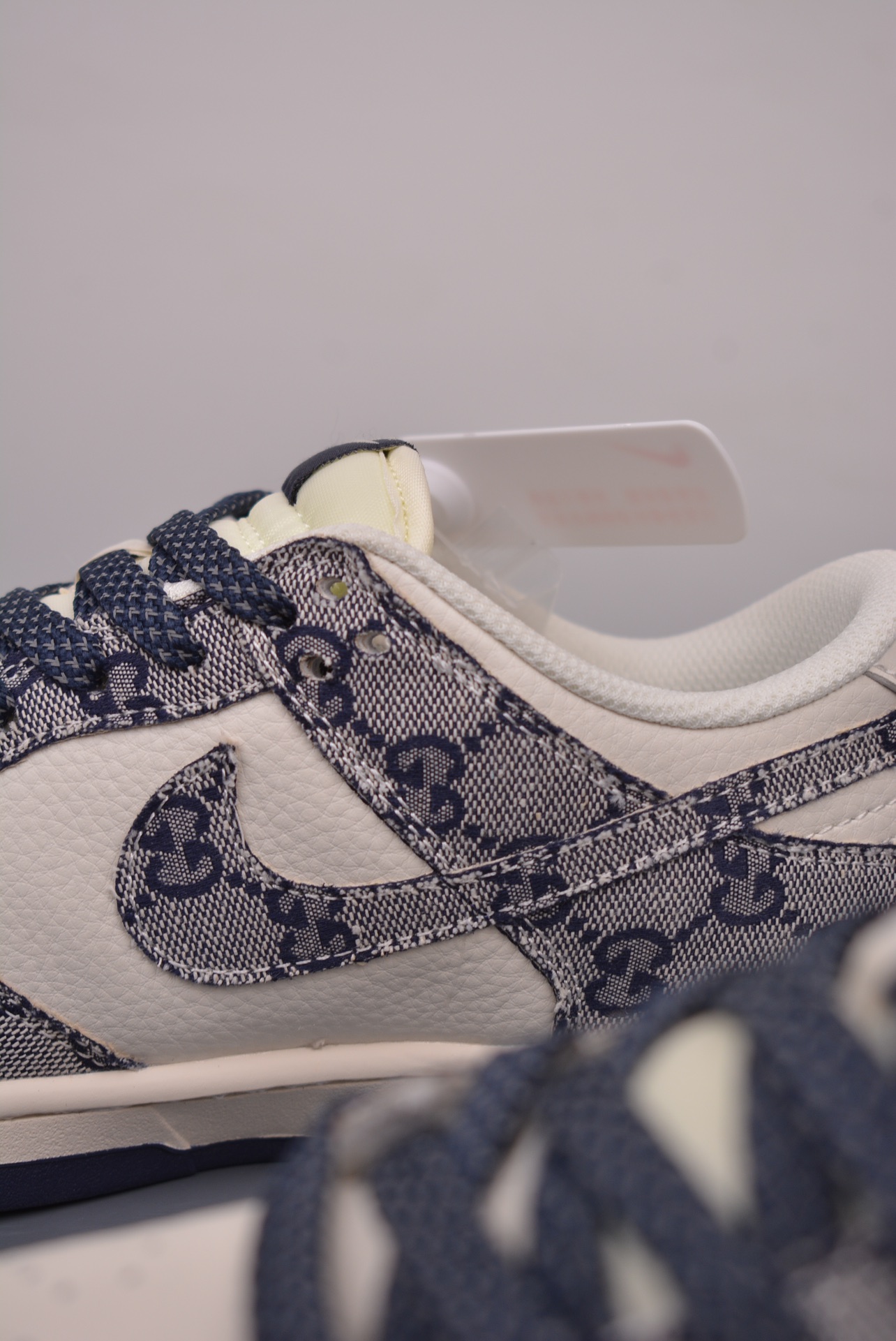 Gucci x Nike SB Dunk Low Esquisite Gucci white and blue BB9676-313