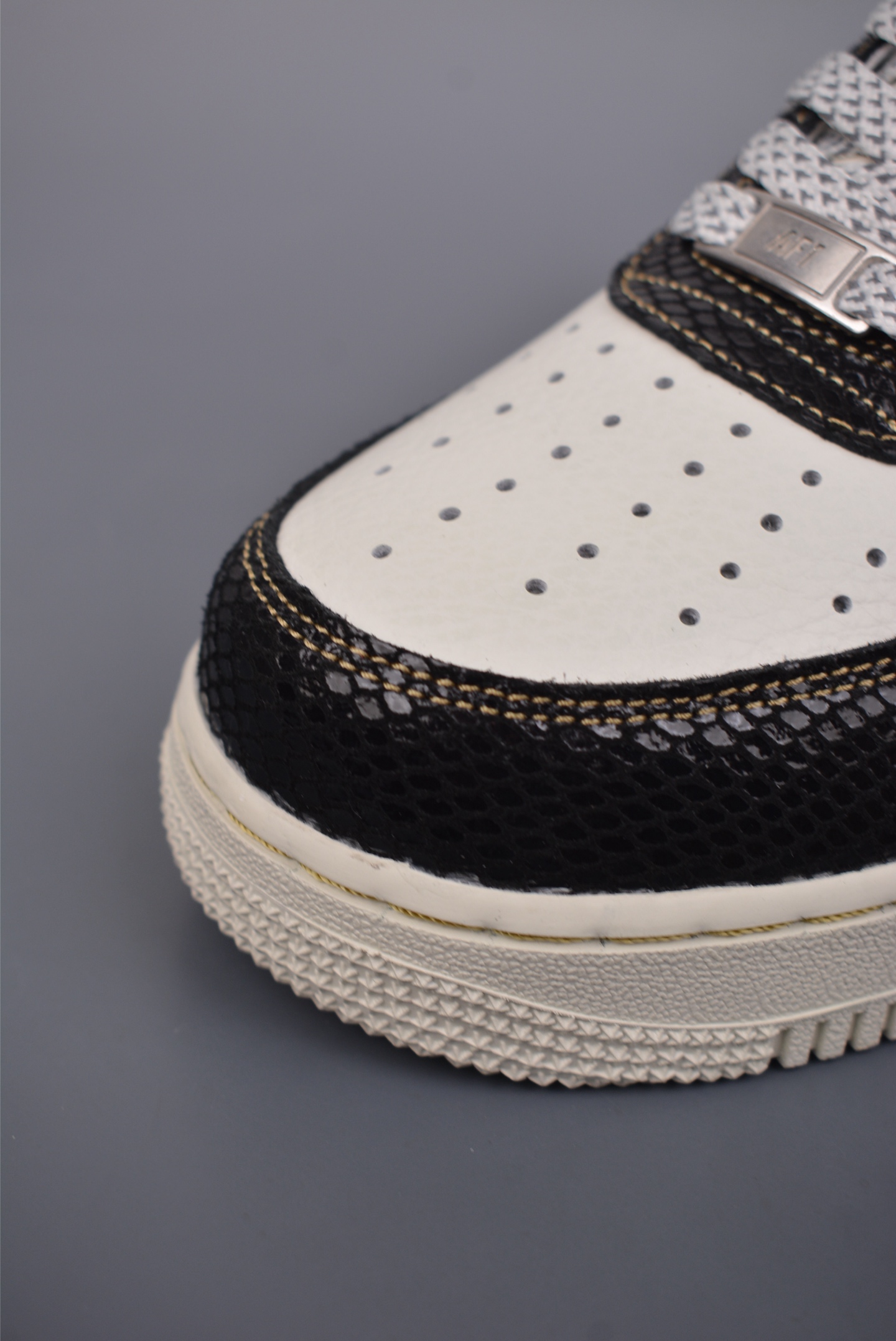 Stussy x Nike Air Force 1´07 Low Year of the Snake black and white embroidery HH7518-034