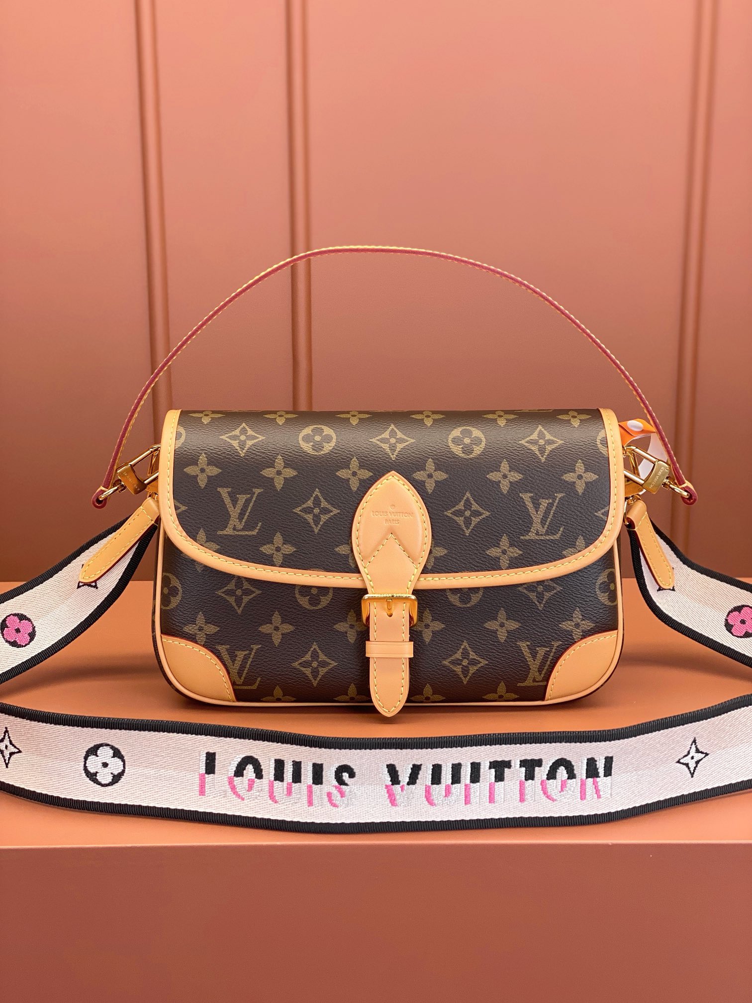 Louis Vuitton DlANE Handbag M45985