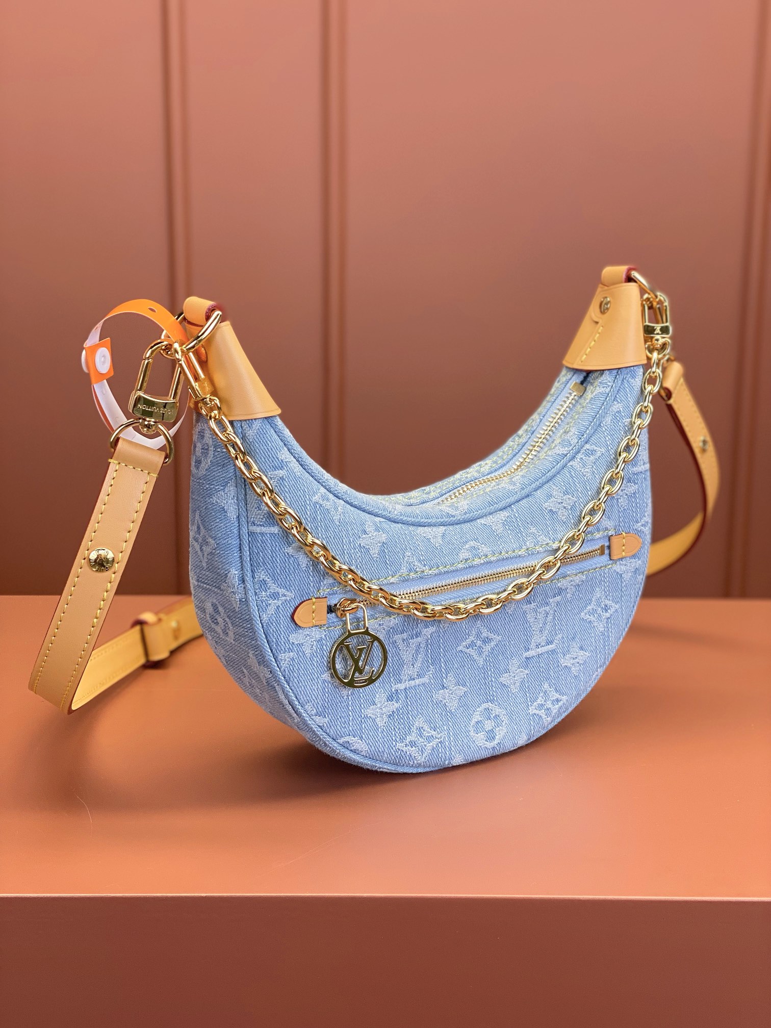 Louis Vuitton LOOP Handbag M24846