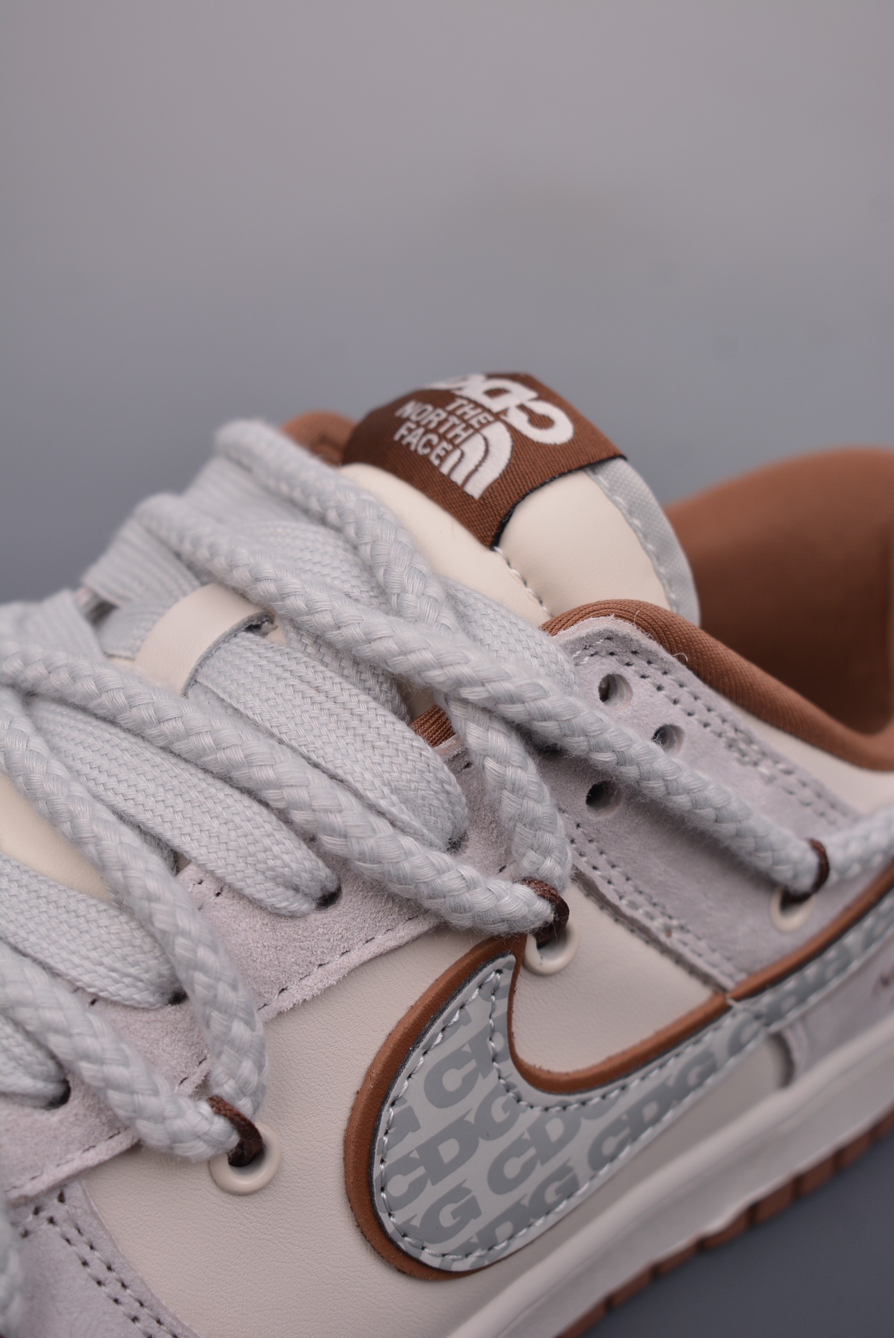 The North Face x CDG x Nike SB Dunk Low Lot Comme des Garcons Gray Beige XX316
