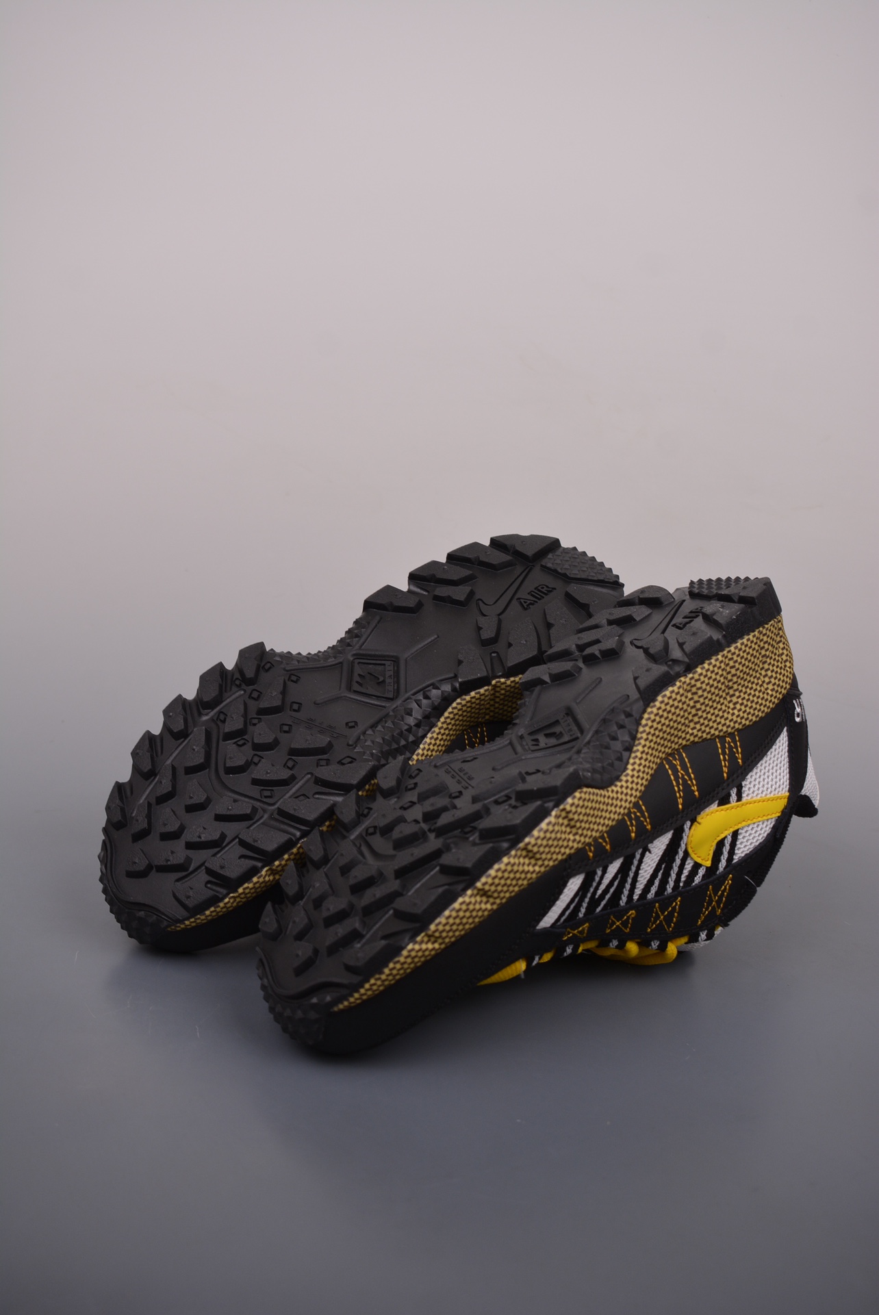 Nike Air Humara QS Maize Swoosh AJ1102-001