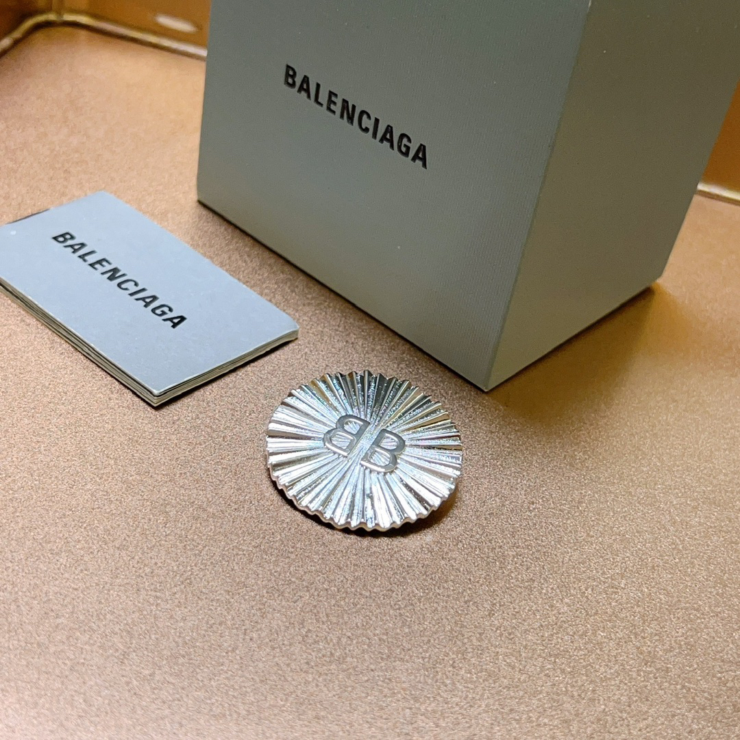 Balenciaga simple floral brooch