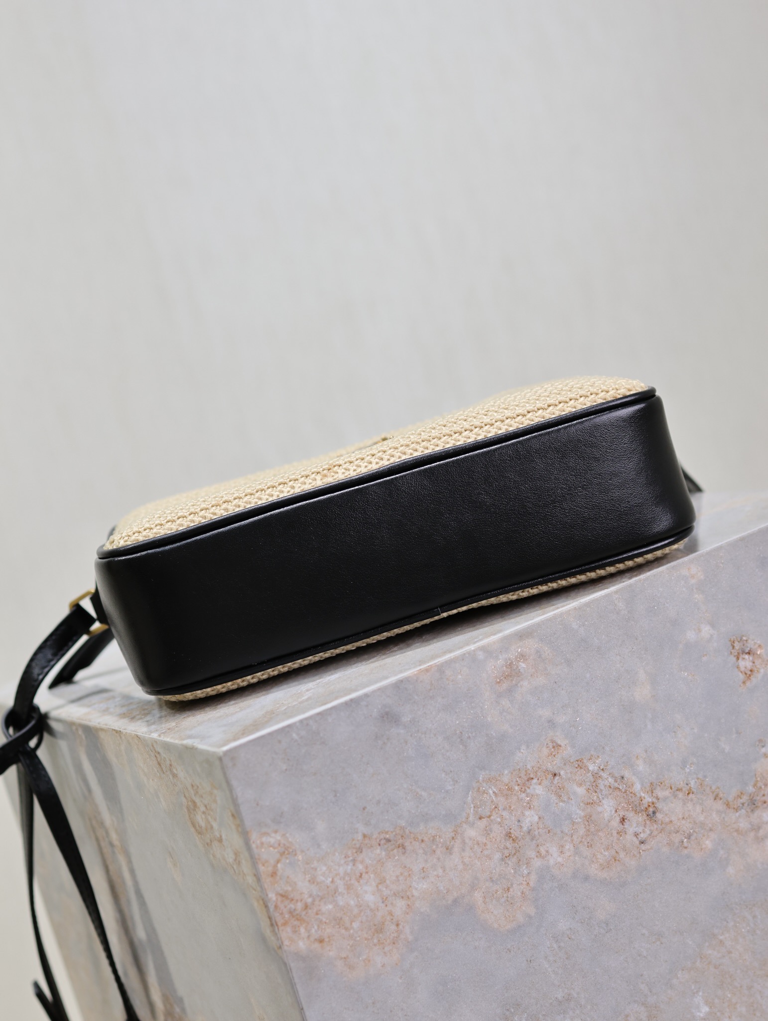 Yves Saint Laurent Lou Camera Bag 520534