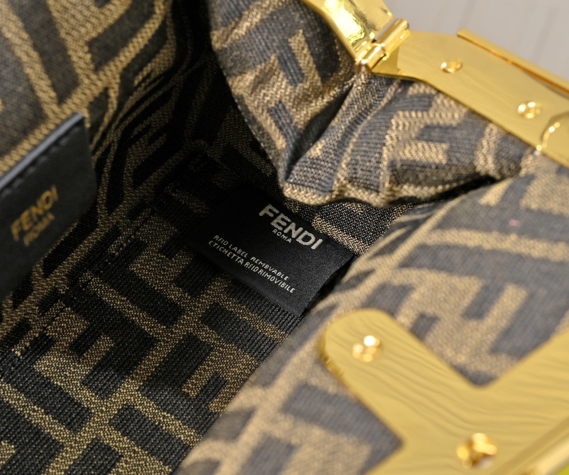 FENDI First Shoulder Bag 80016