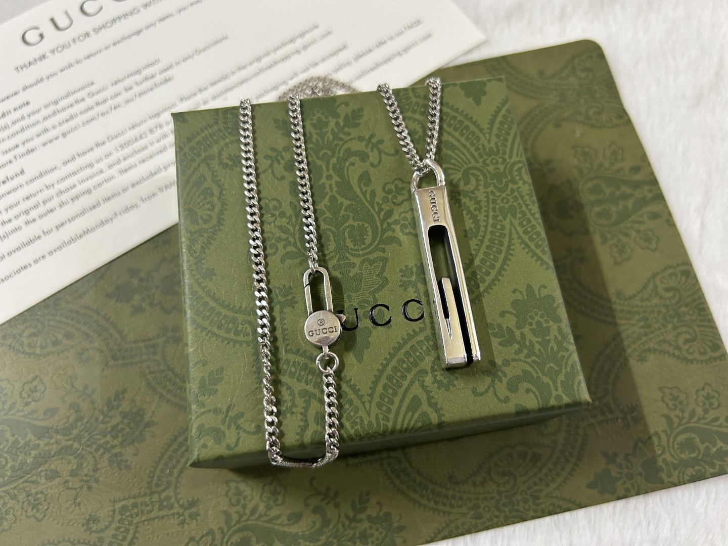 Gucci hollow bar necklace