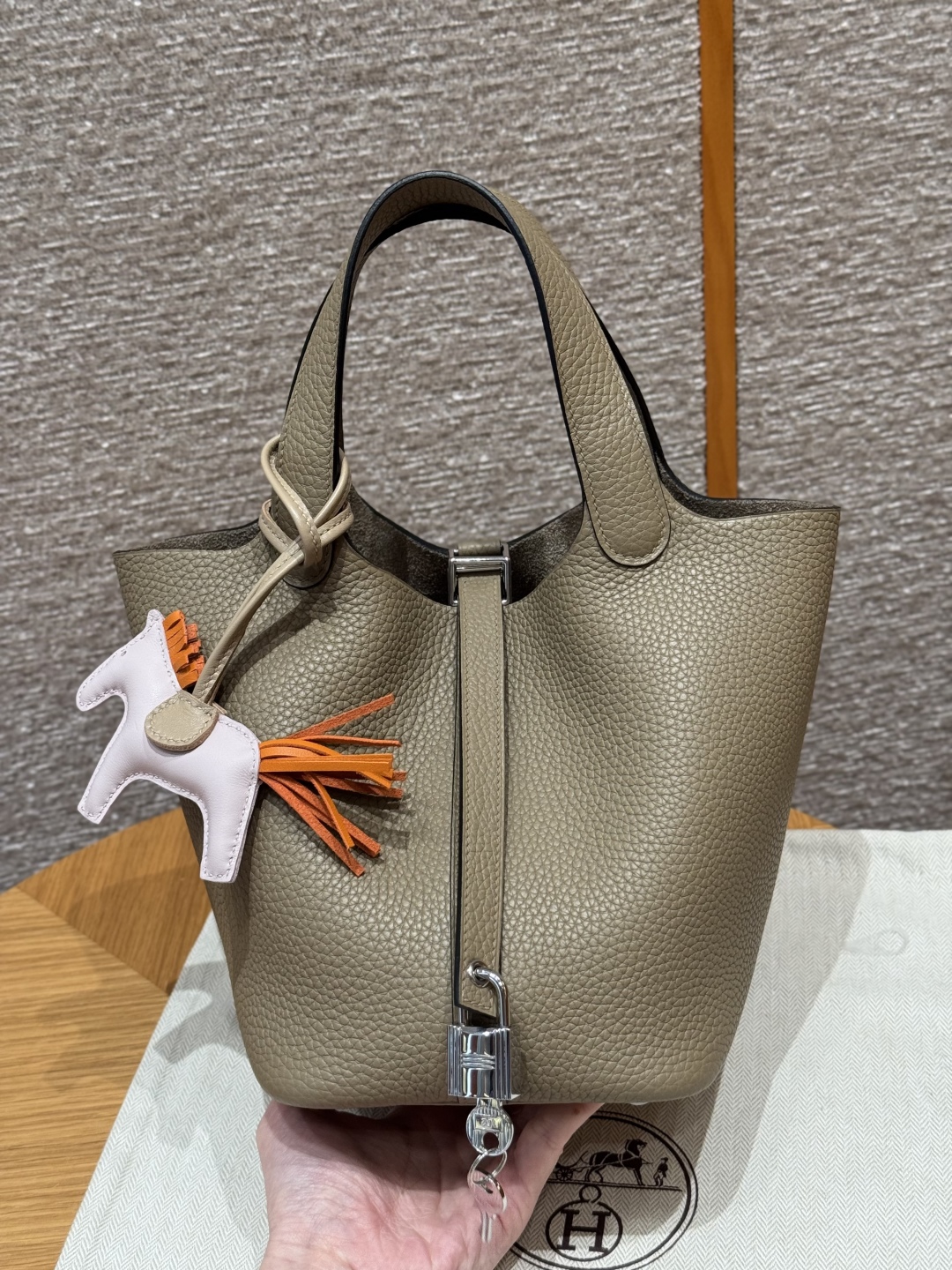 Hermès Picotin lo 8QBeige Marfa Handbag (Handmade to order)