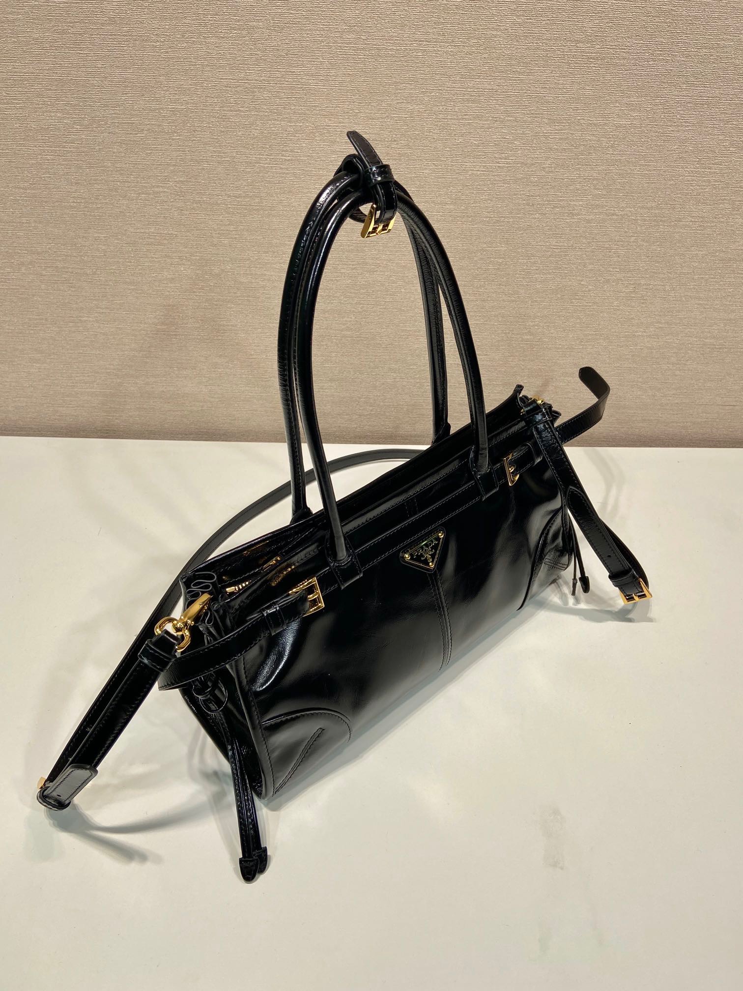 Prada lussolf patent leather handbag 1BA426
