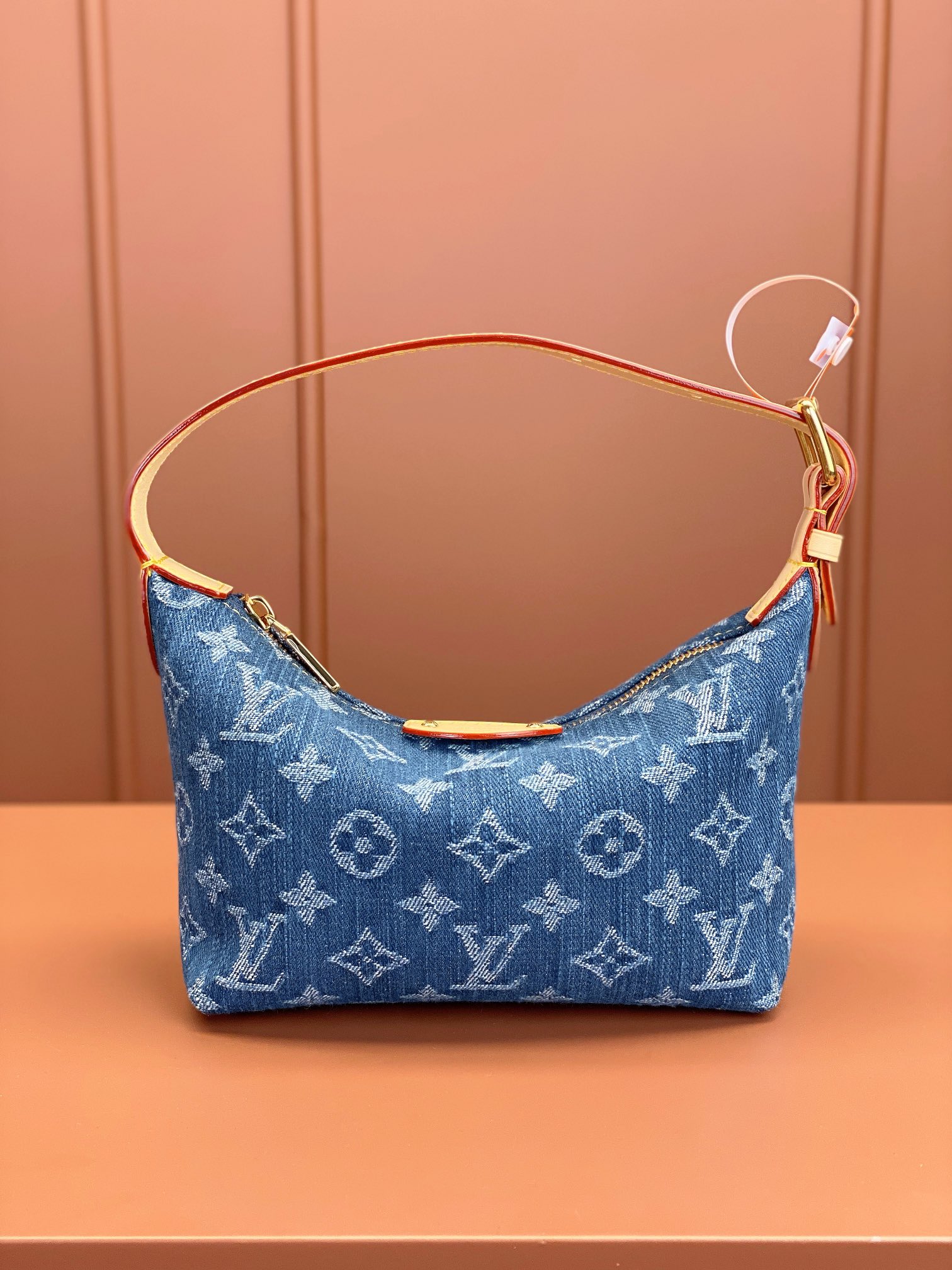 Louis Vuitton HILLS POCHETTE Clutch M82949