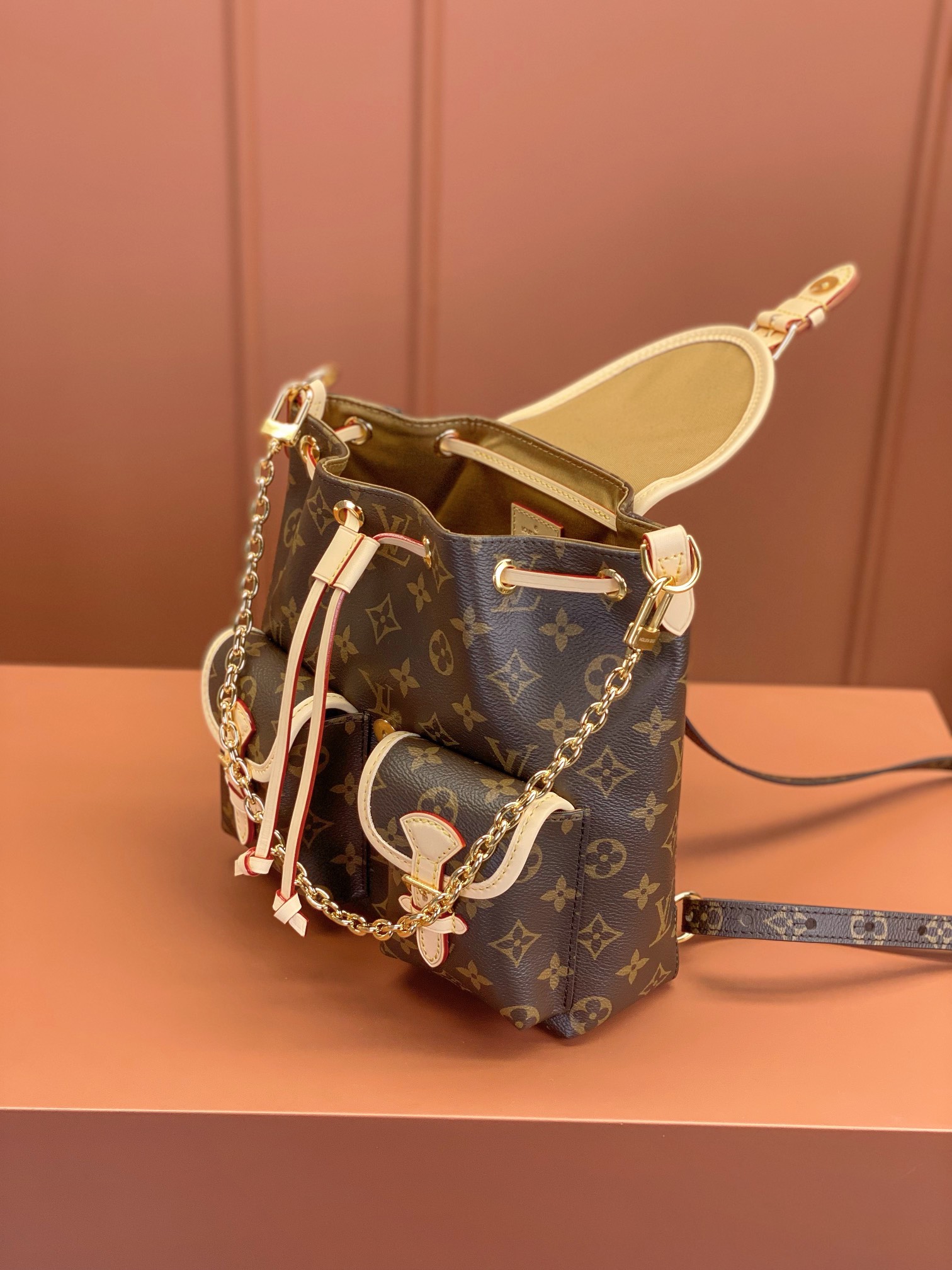 Louis Vuitton EXCURSION Small Backpack M46932