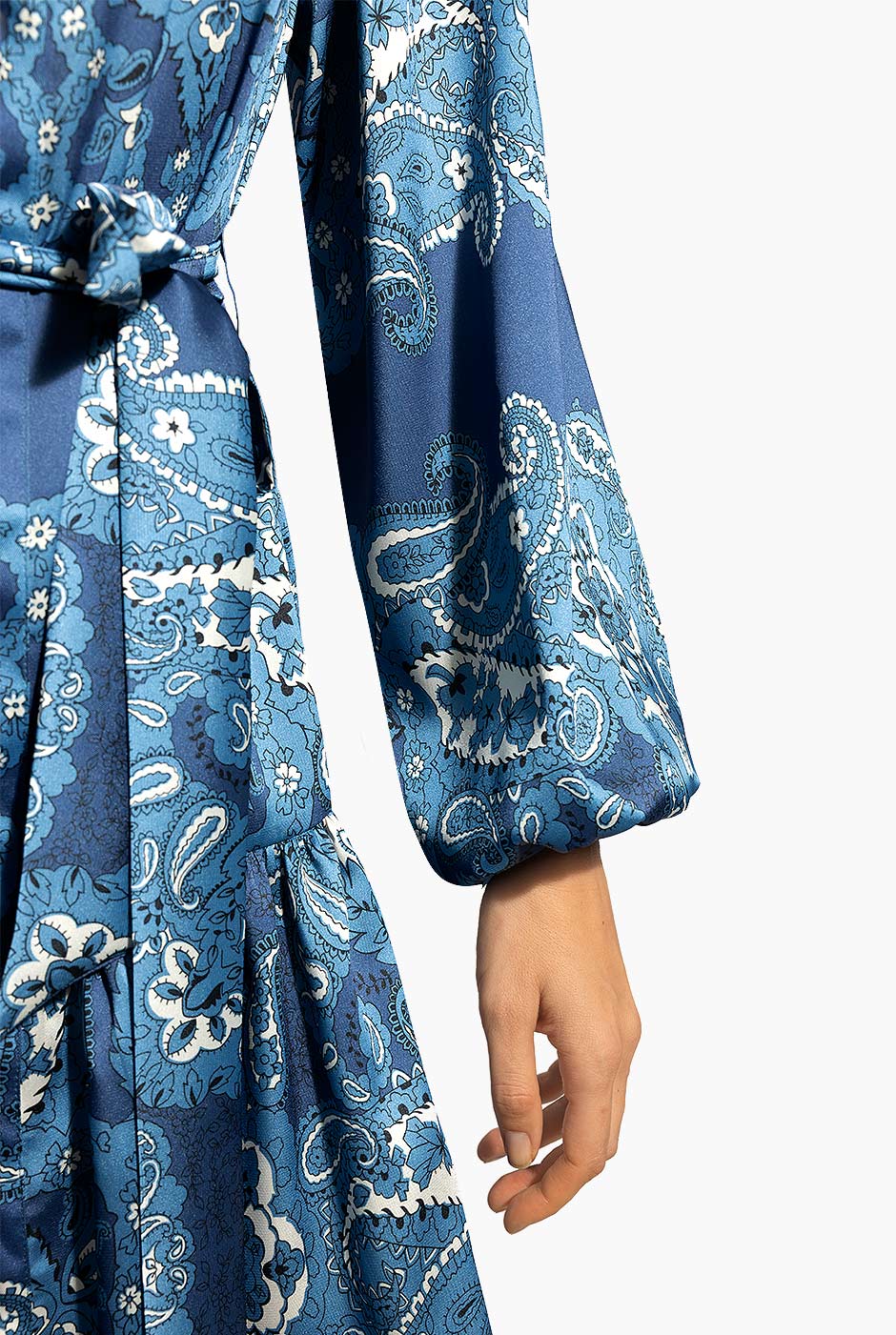Vestido corto estampado con cinta