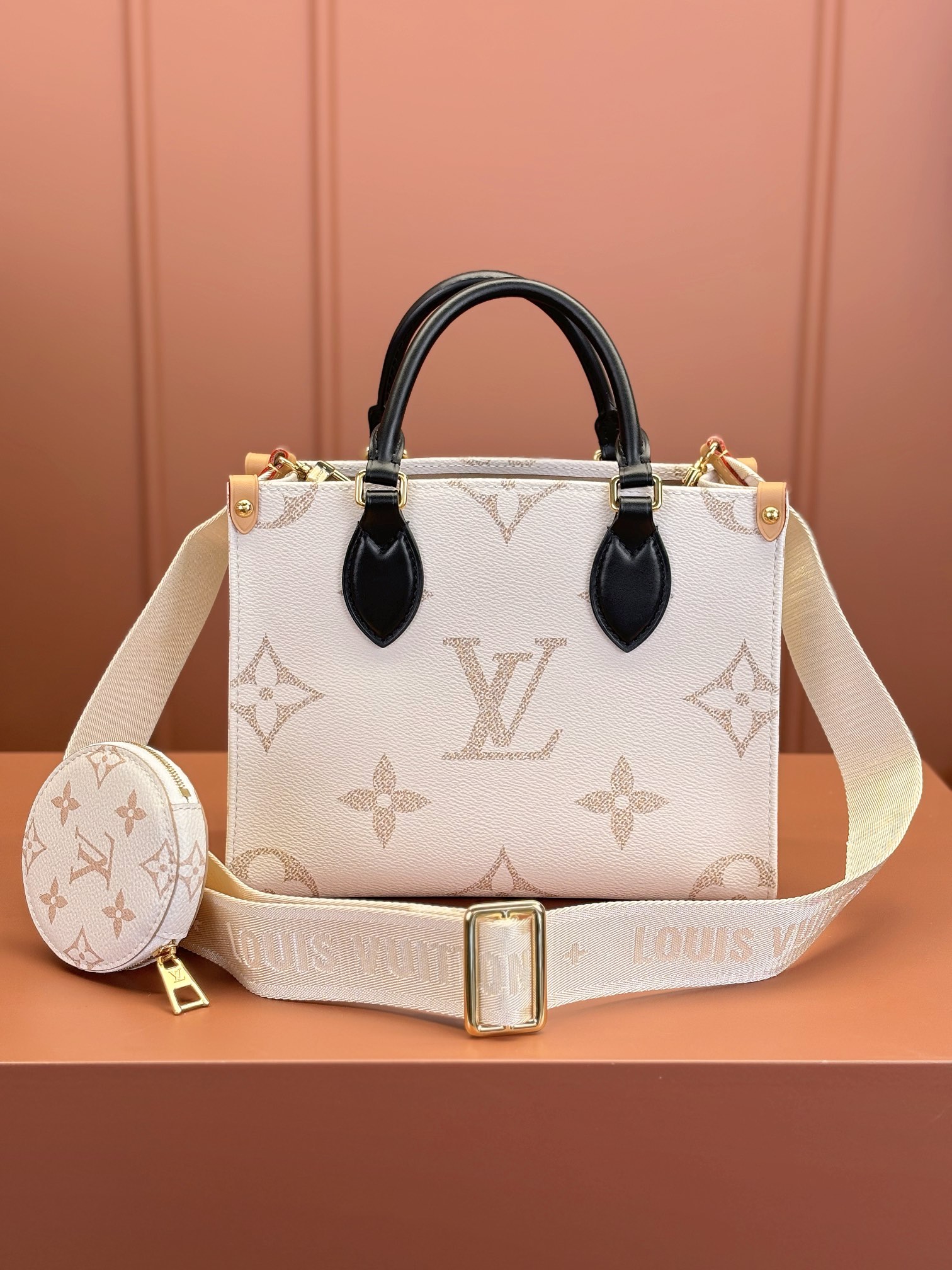 Louis Vuitton ONTHEGO Small Handbag M25433