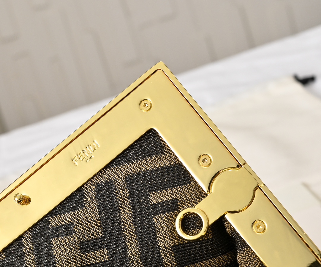 FENDI First Shoulder Bag 80016