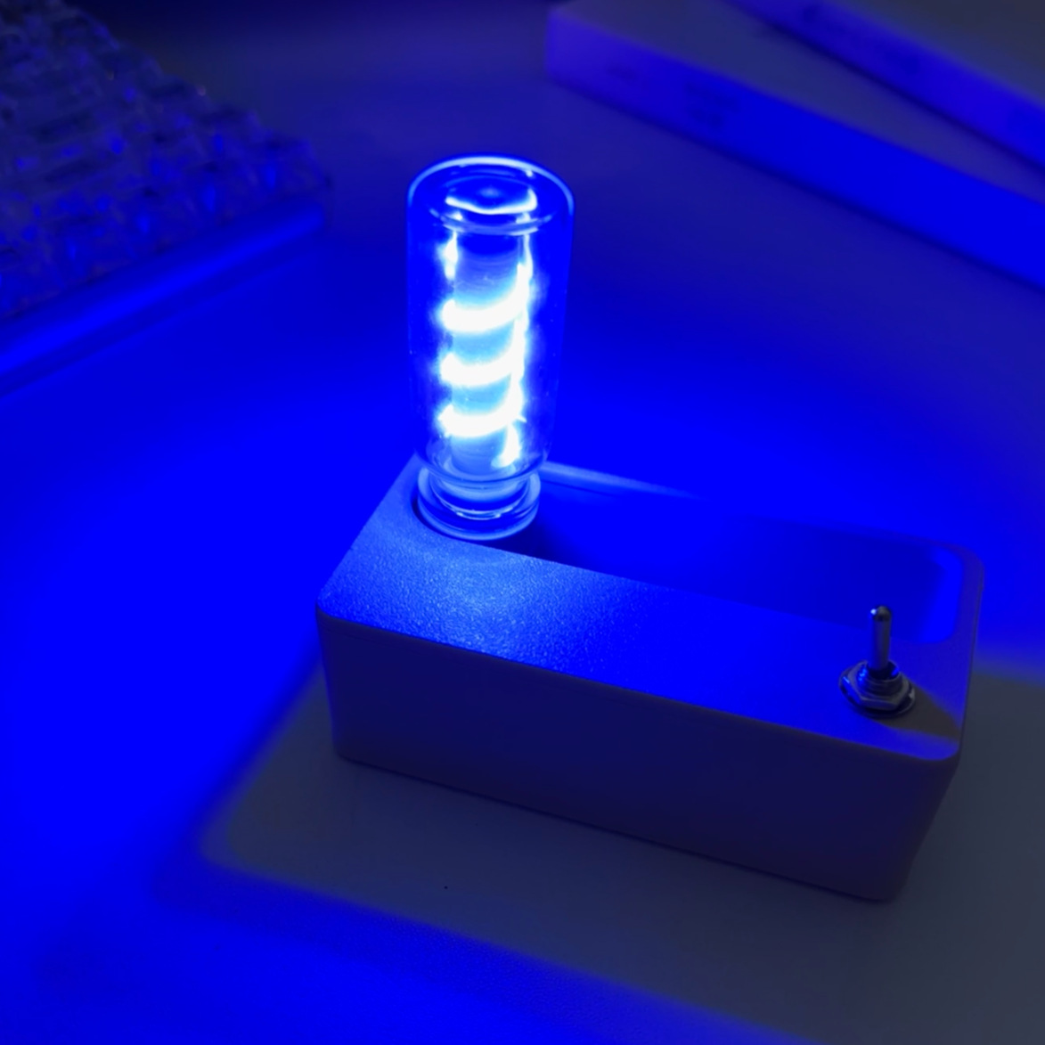✨Creative Magnetic Flippable Table Lamp