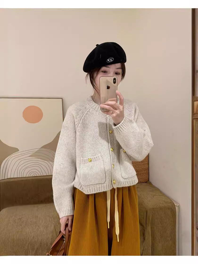 Loose Cropped Sweater Coat – Western Style with a Youthful Look