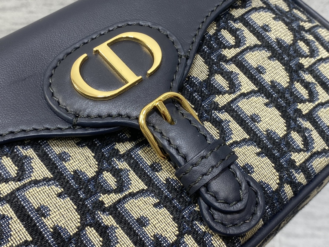 Dior 30Montaigne Poet Handbag