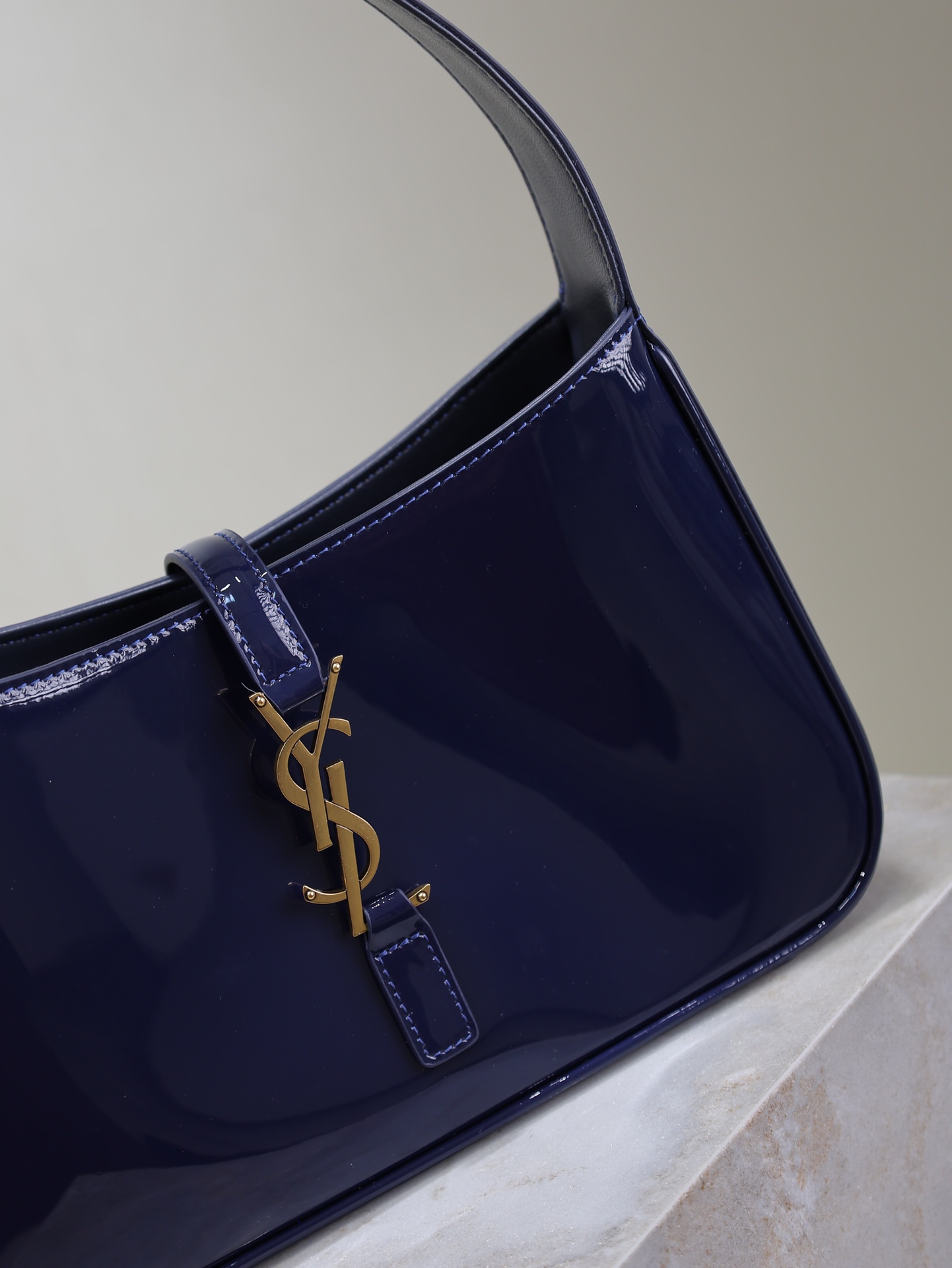 Yves Saint Laurent Le5A7 Bag 657228