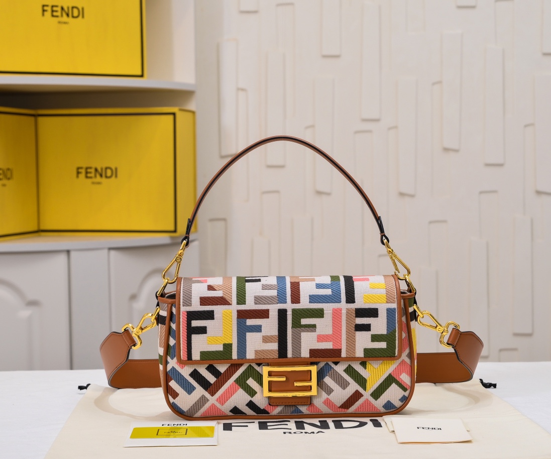 FENDI Baguette Shoulder Bag 1002