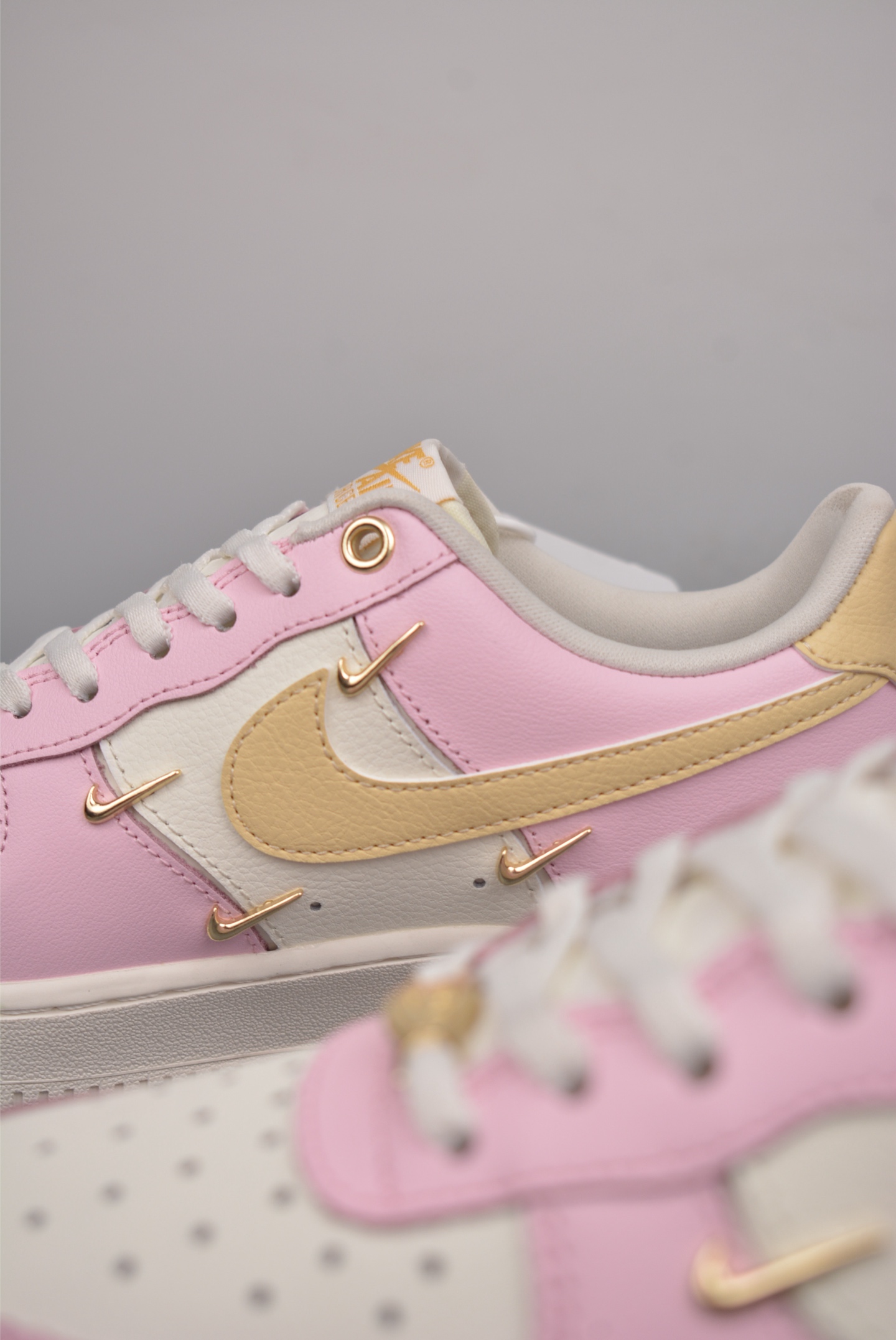 Nike Air Force 1 Low White and Pink Valentine's Day Limited Edition  IB2574-600
