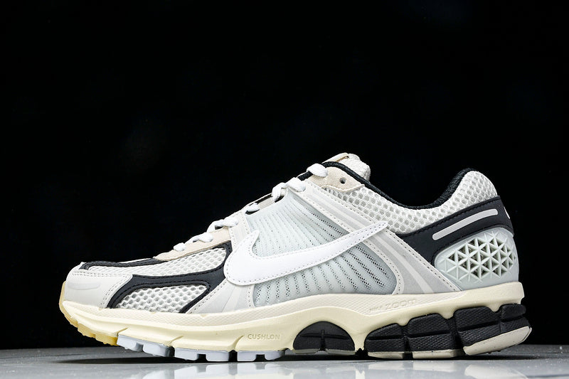 Zoom Vomero 5 Men's Shoes