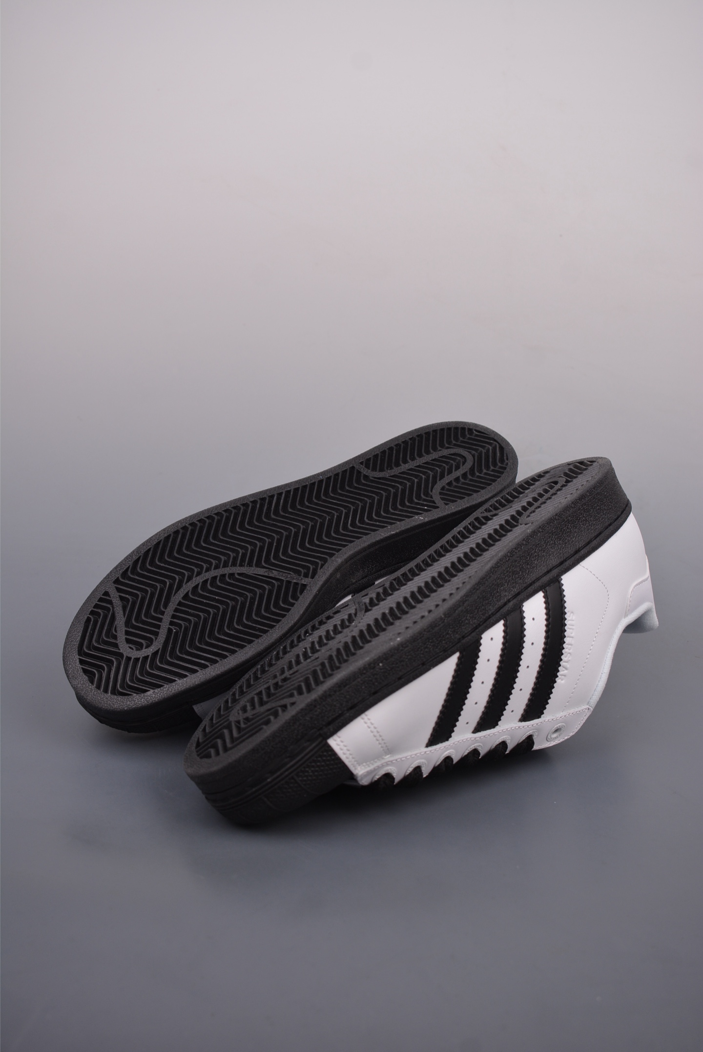 Adidas Originals Superstar white and black JI0124