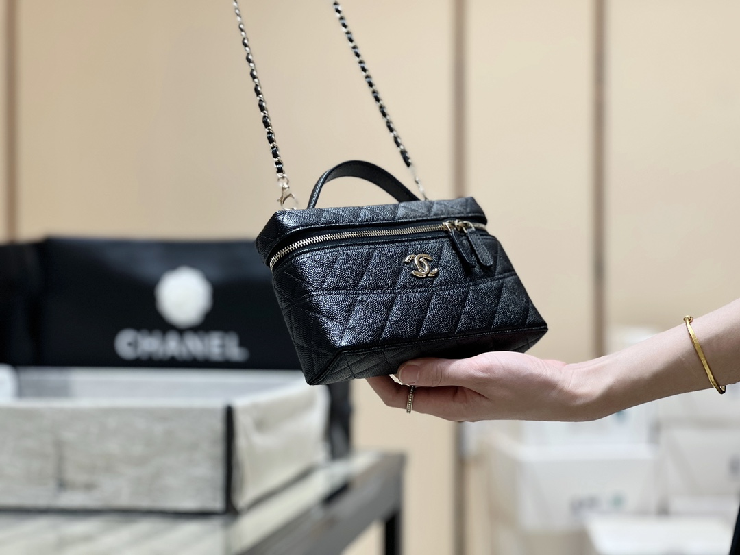 Chanel 25C Early Spring Series Handle Box Bag AP4407
