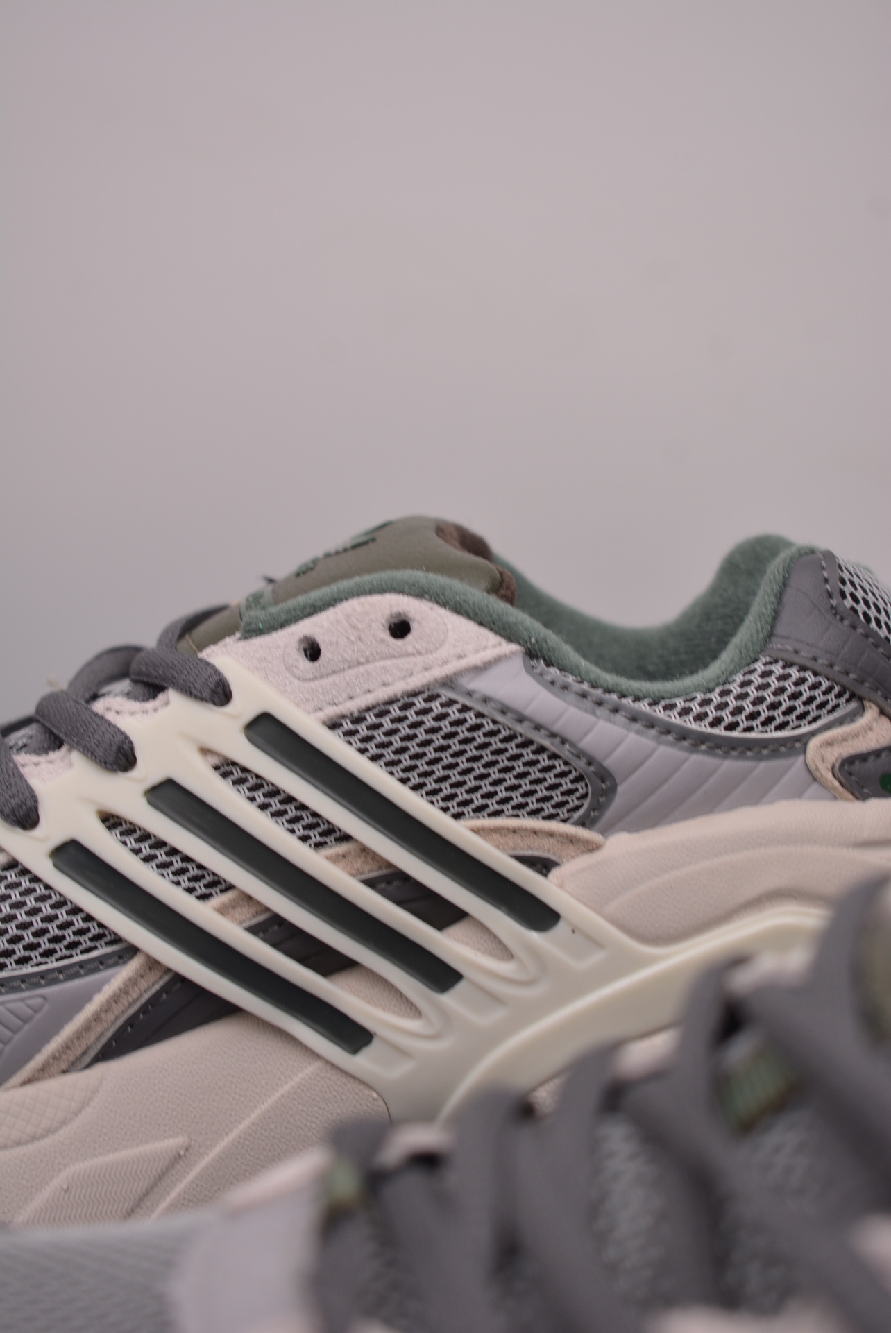 Adidas XLG Runner Deluxe Silver Gray Binding Rope Old Version IE3912