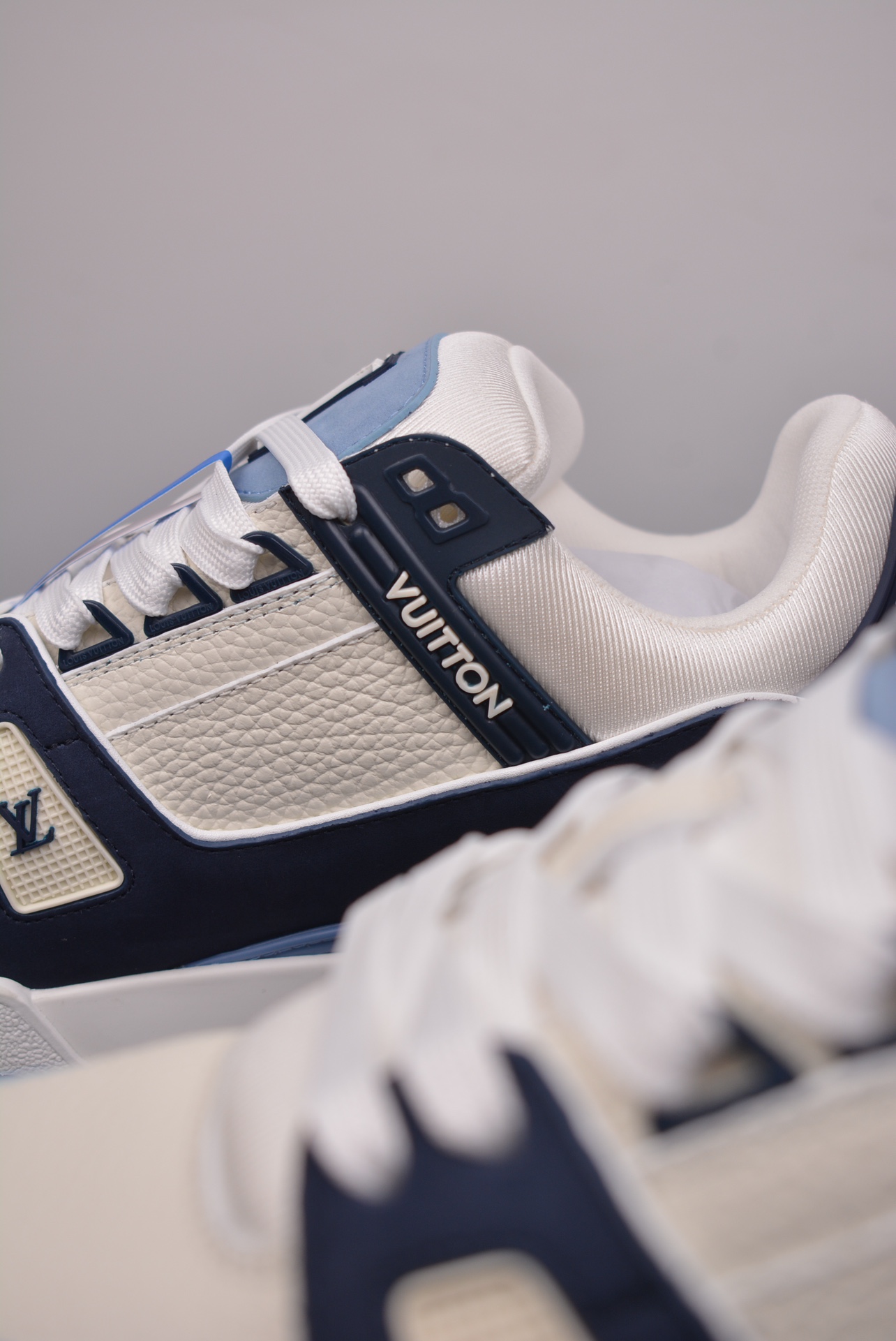 Louis Vuitton Trainer Sneaker Low Obsidian Blue and White 1ABLUP