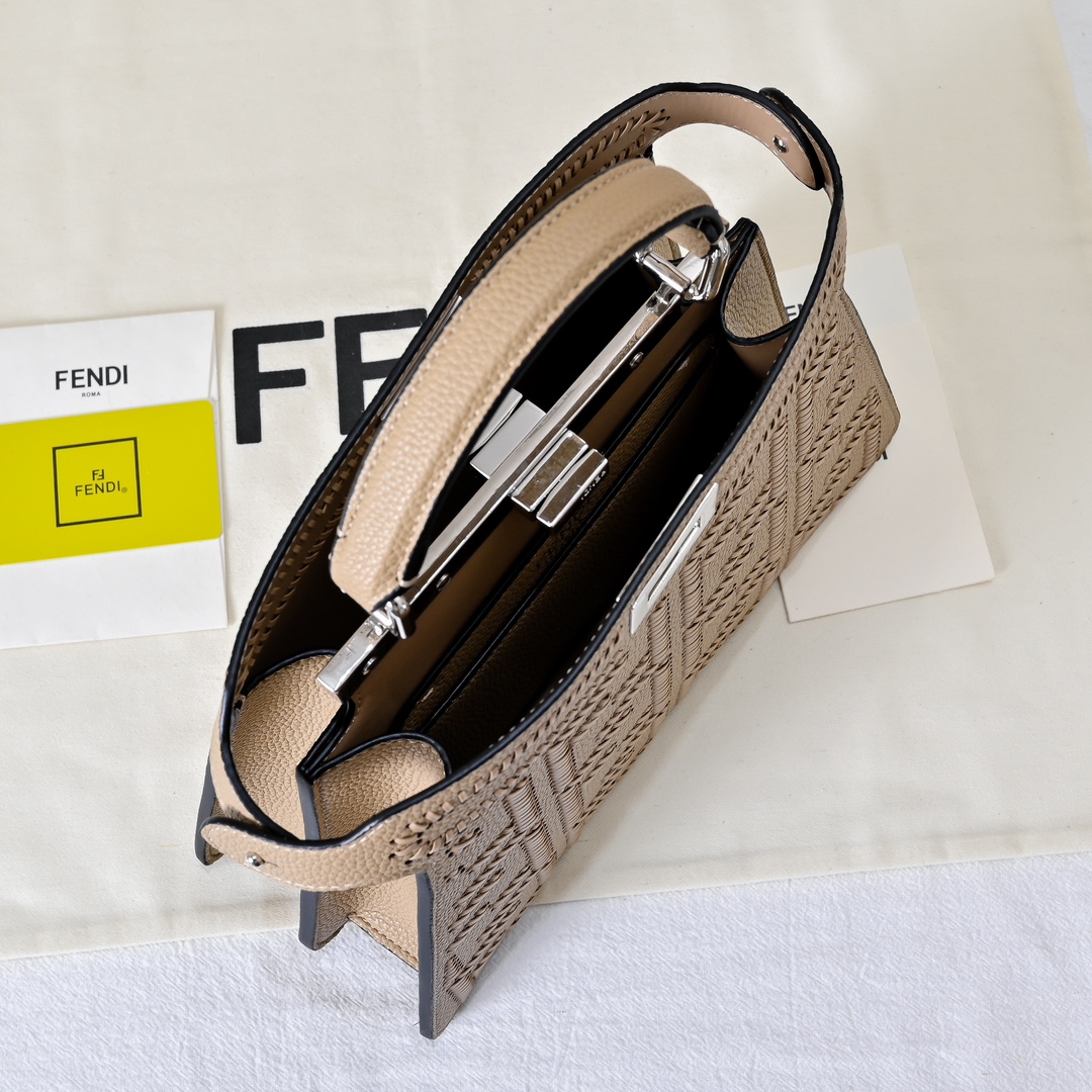 FENDI ekaboo iseeu small bag 3372