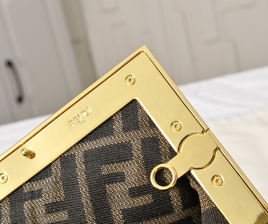 FENDI First Shoulder Bag 80016