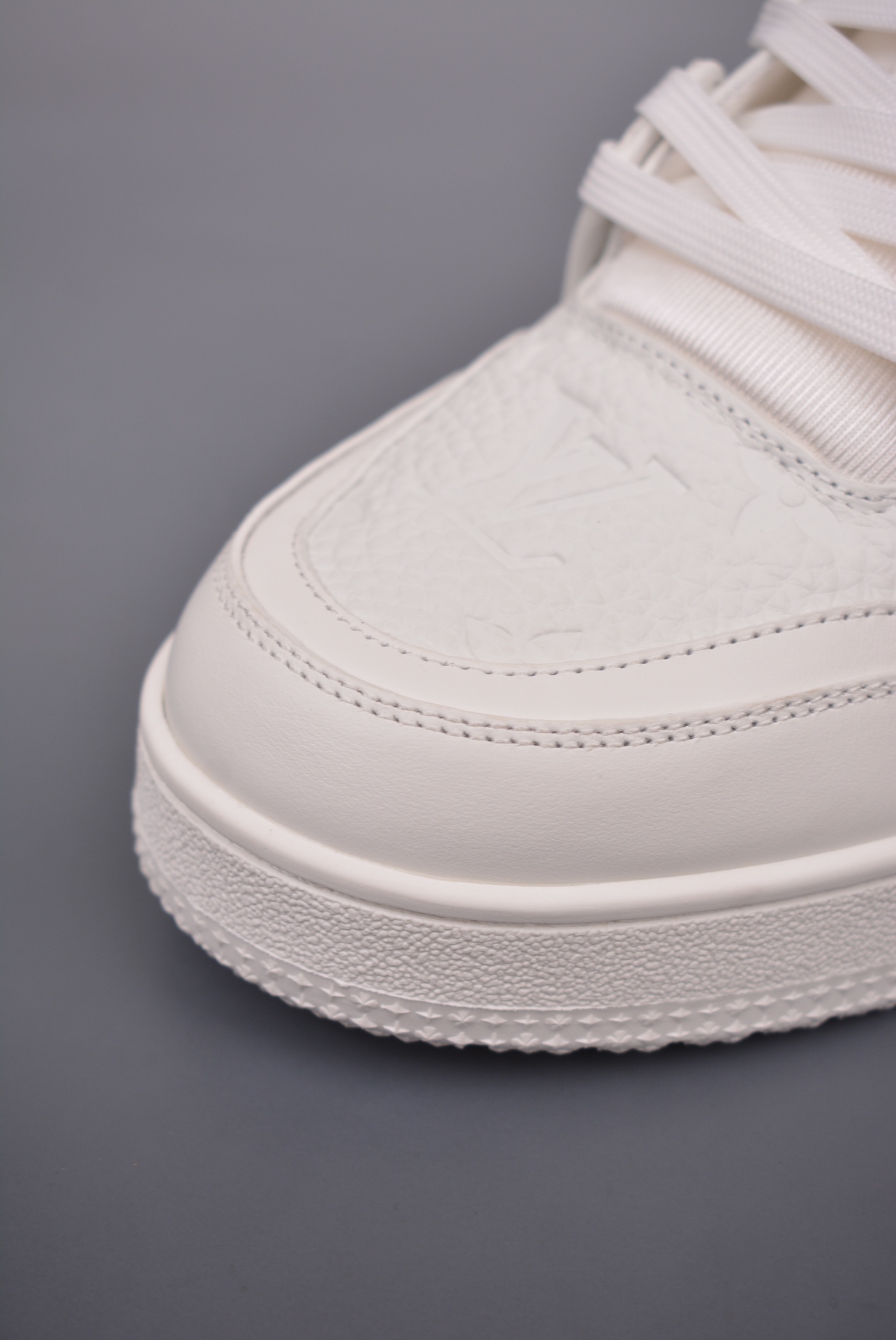 Louis Vuitton Trainer Sneaker Low Leather All White