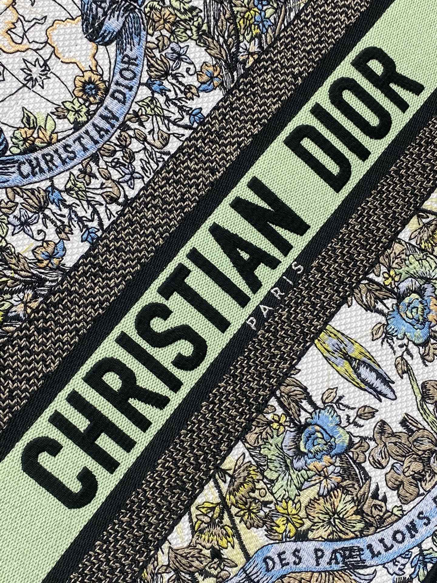 Dior embroidered tote bag medium