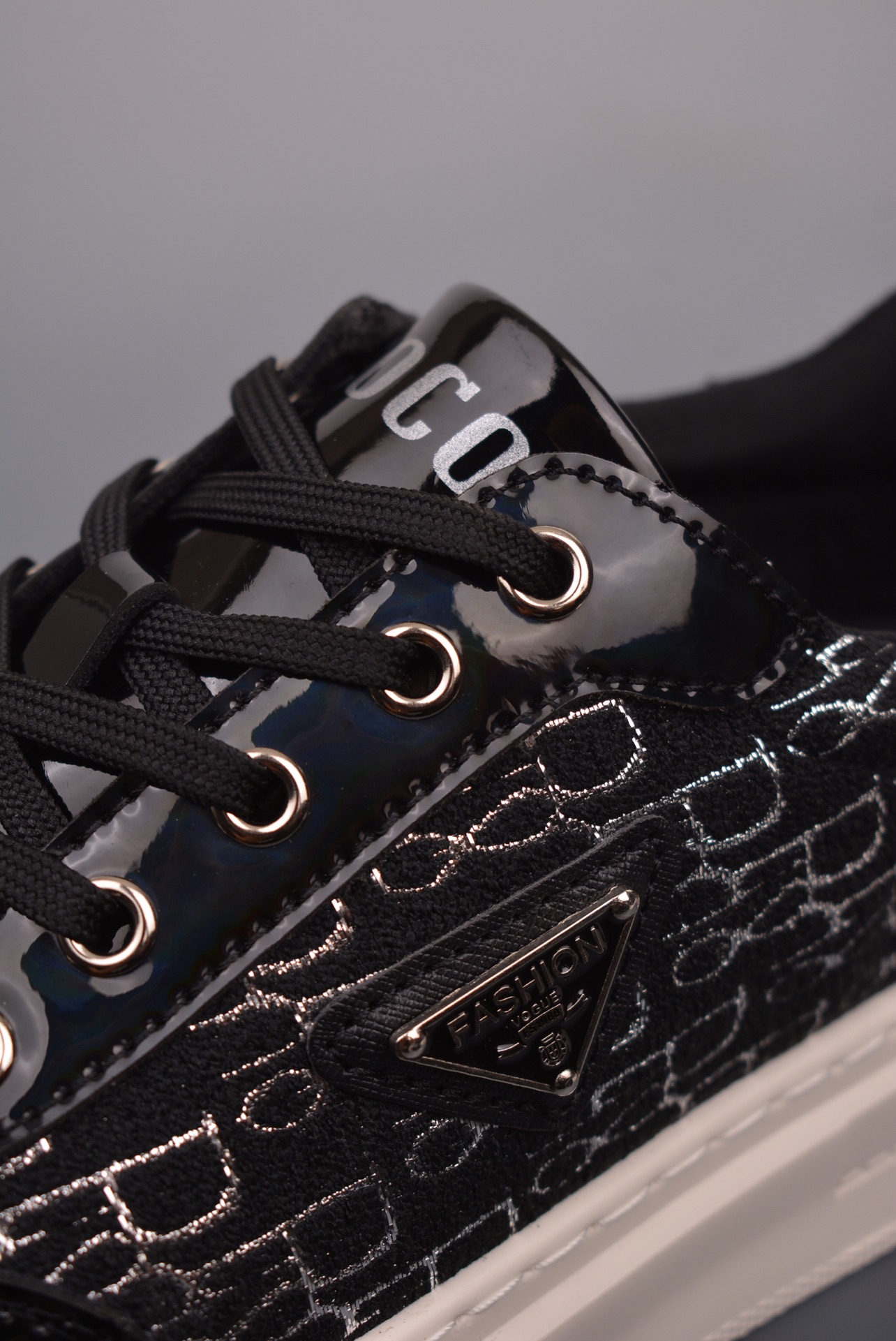 FENDI 23ss low-top sneakers black and silver