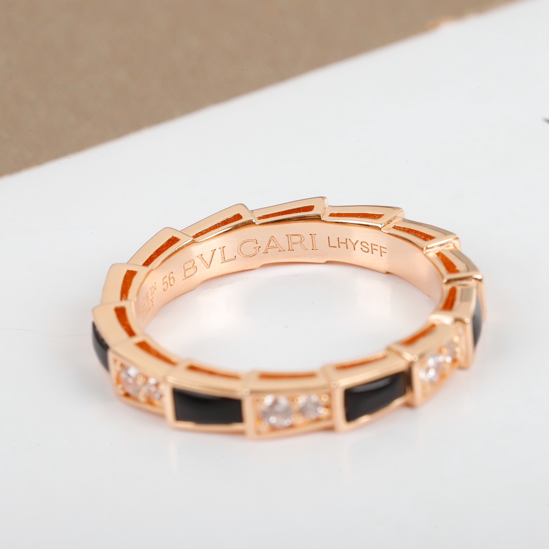 Bulgari Serpenti series mother-of-pearl diamond ring