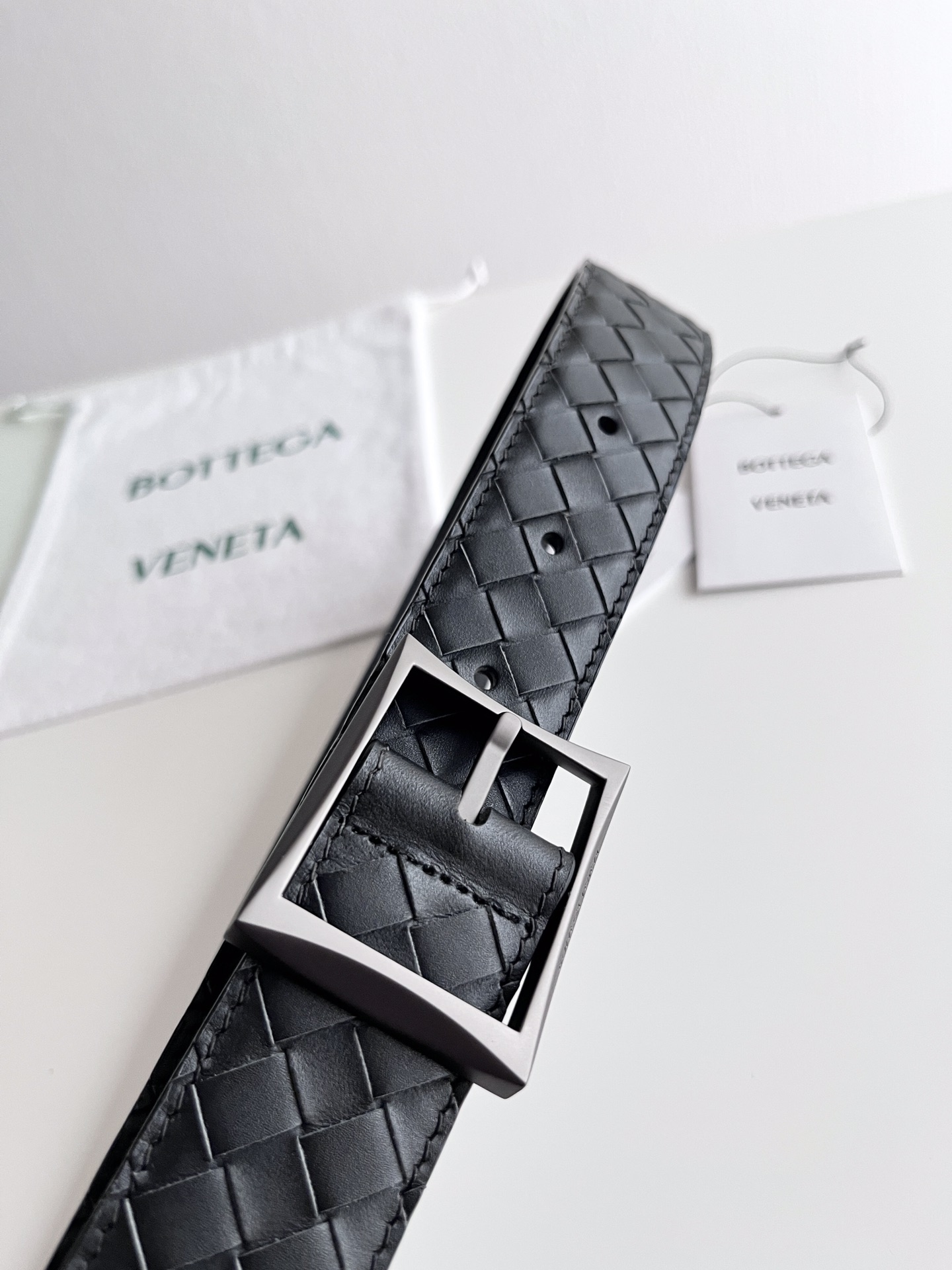 Bottega Veneta intreccio woven cowhide double-sided waistband with a width of 3.5cm