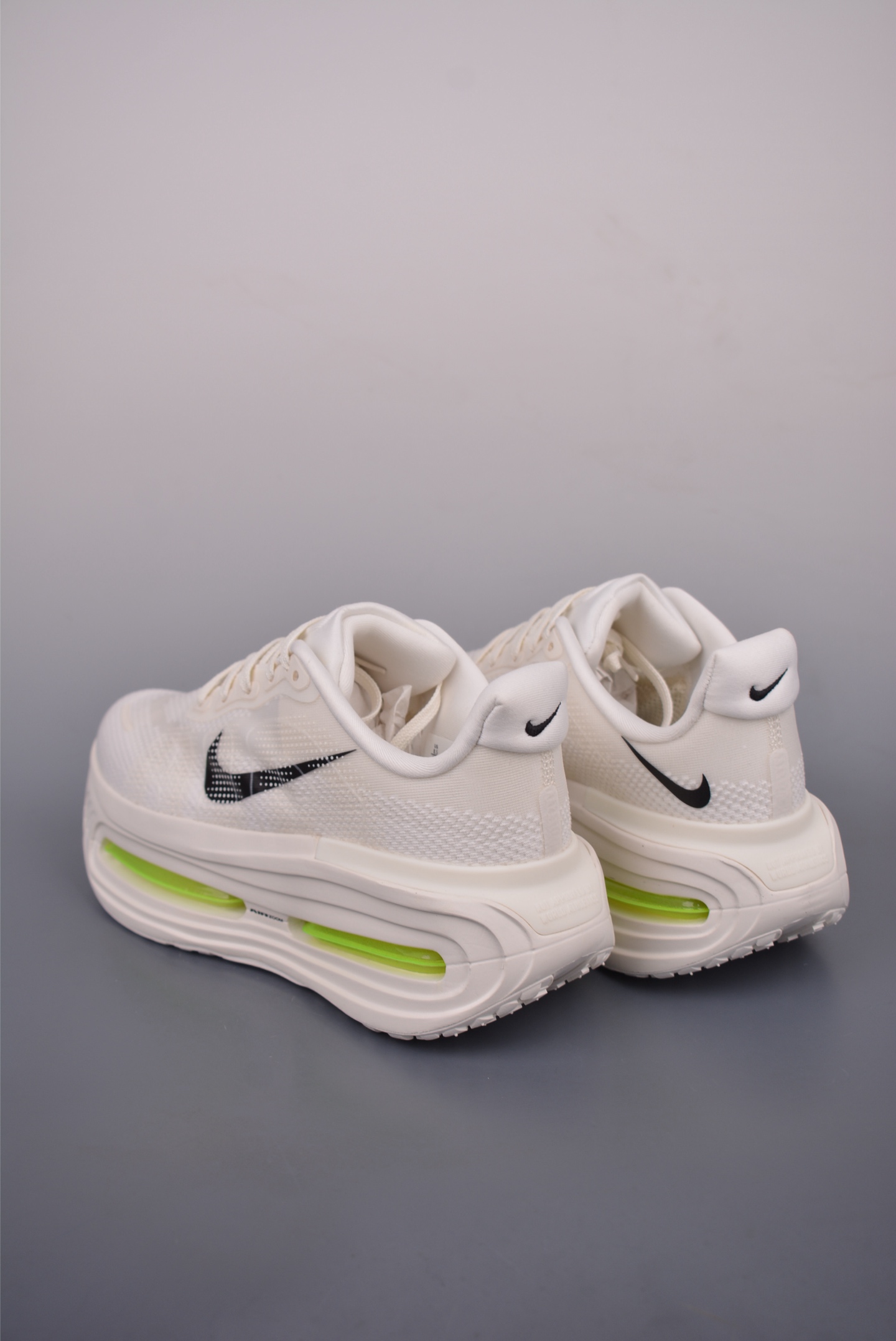 Nike Vomero premium “Off-white” FN8453-008