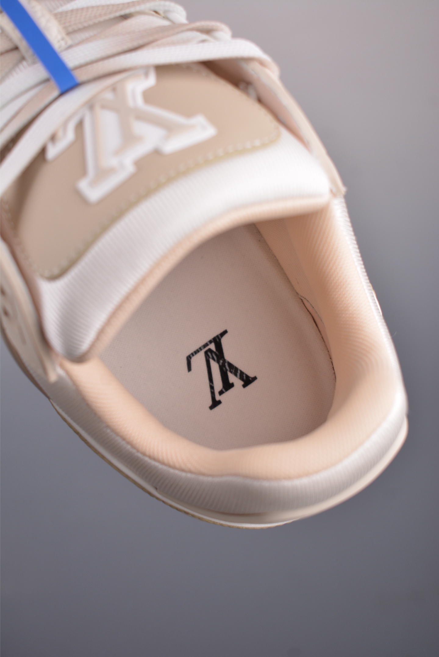 Louis Vuitton Trainer Sneaker Low Off-White
