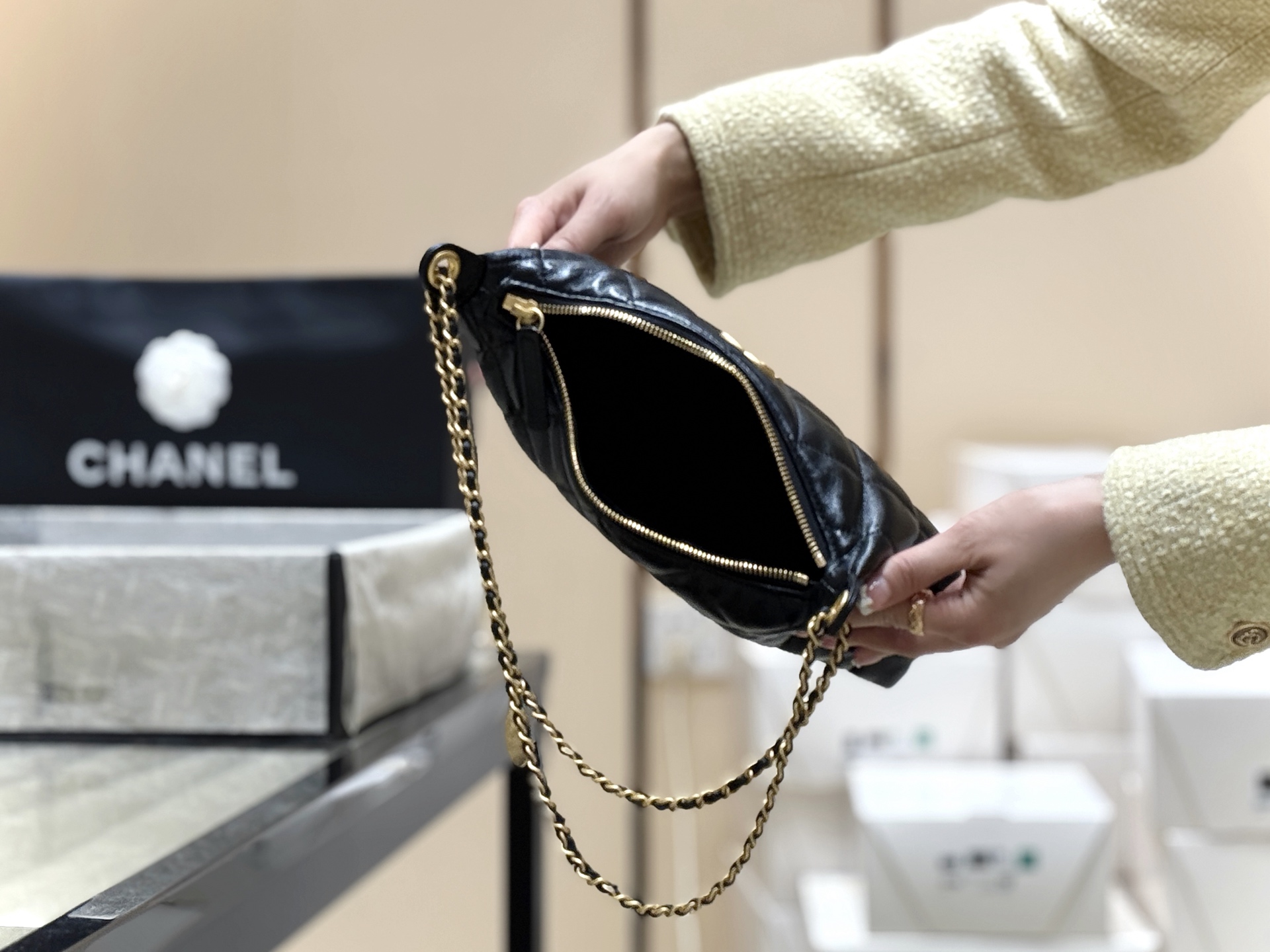 Chanel 25S spring and summer series hobo underarm bag AS5528 00118