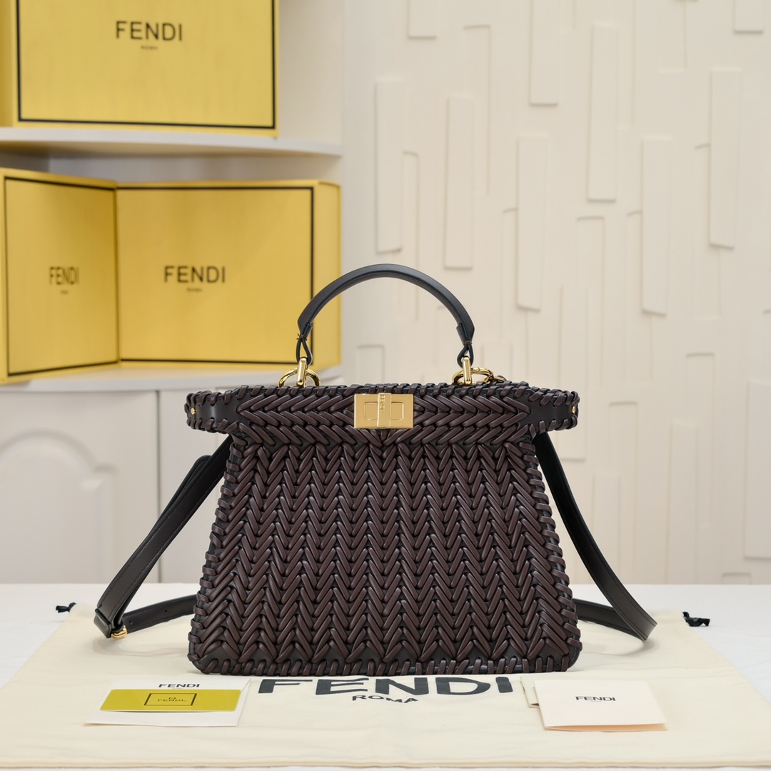 FENDI BAGUETTE Medium Handbag 3318