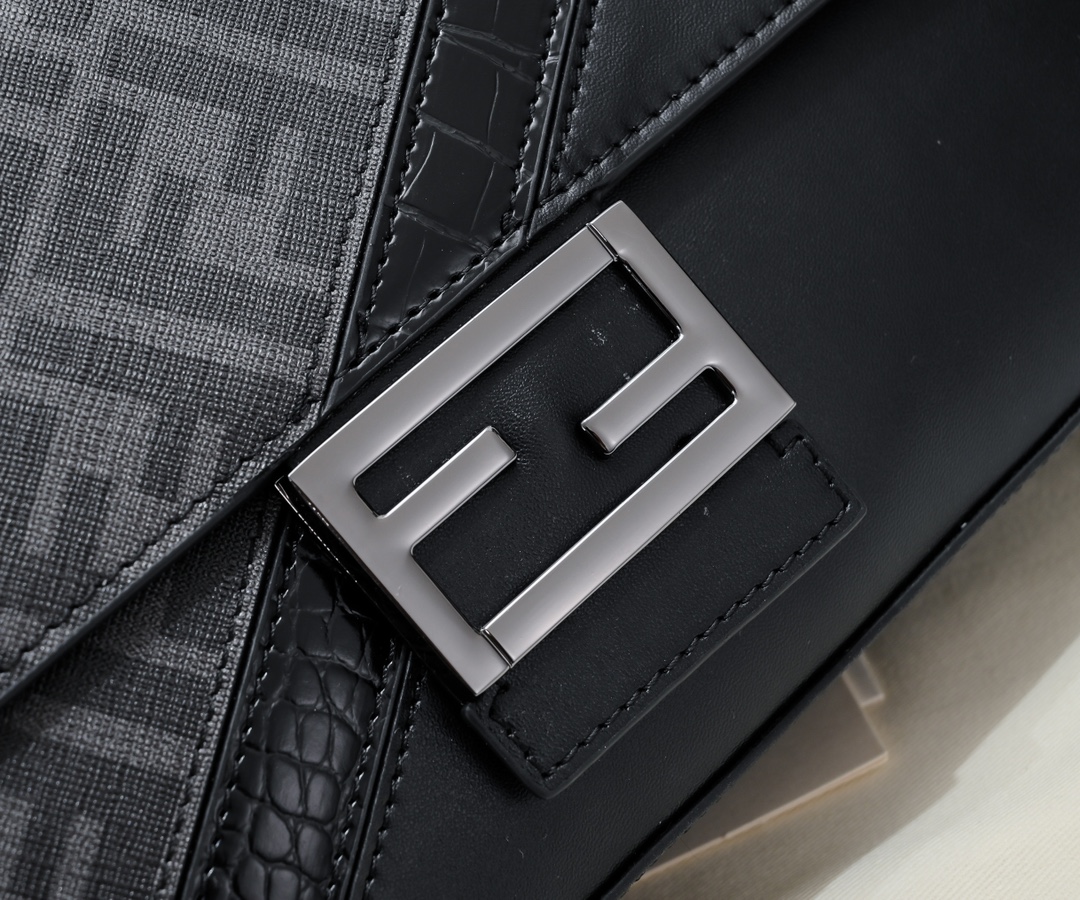 FENDI Baguette handbag 8956