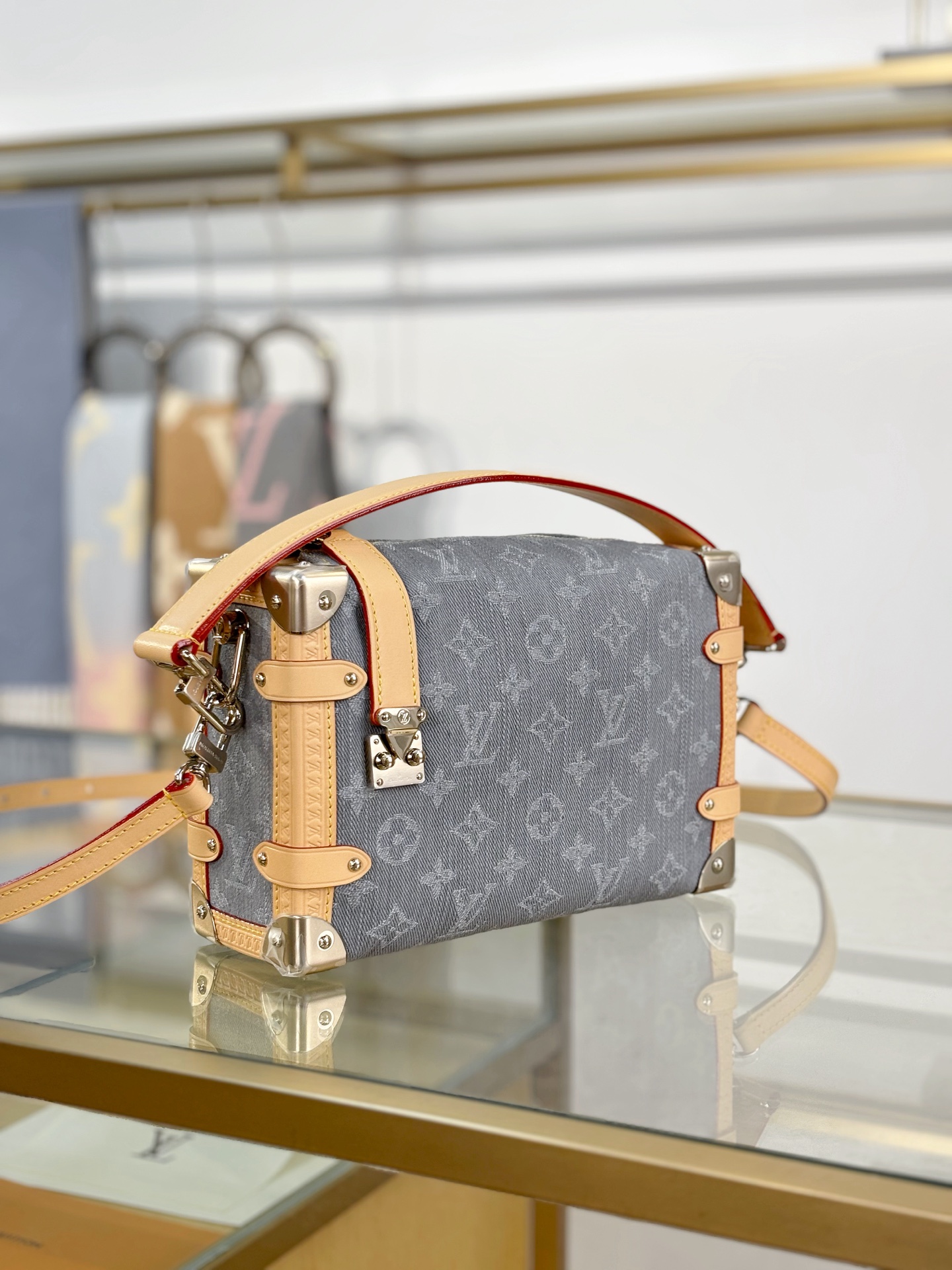 Louis Vuitton SIDE TRUNK Medium Handbag M13285