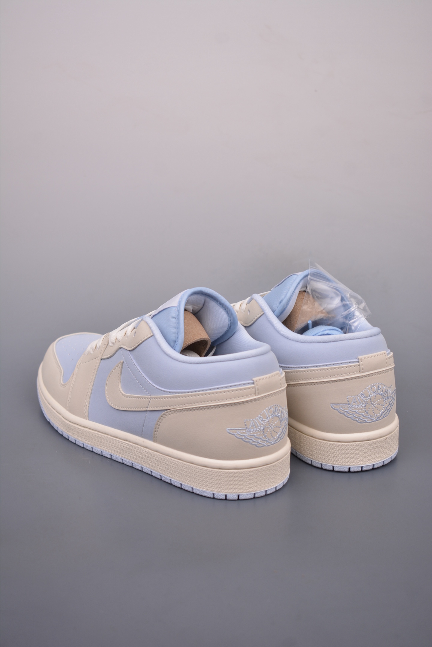 Nike Wmns Air Jordan 1 Low GS White Blue Gray IB4003-407