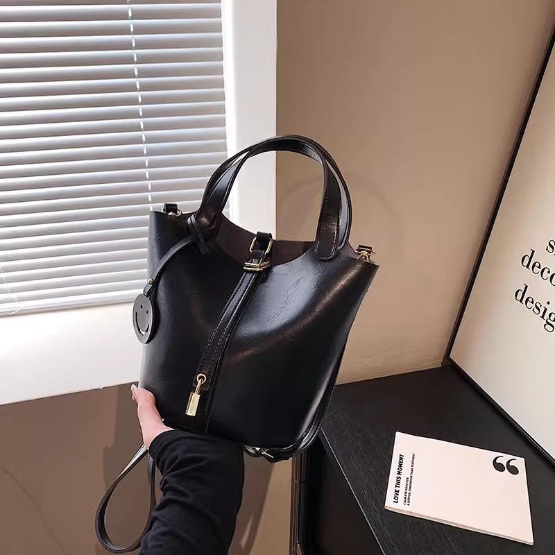 🔥TOP 1 BEST-SELLING BAG - Large Capacity Cowhide Bucket Bag