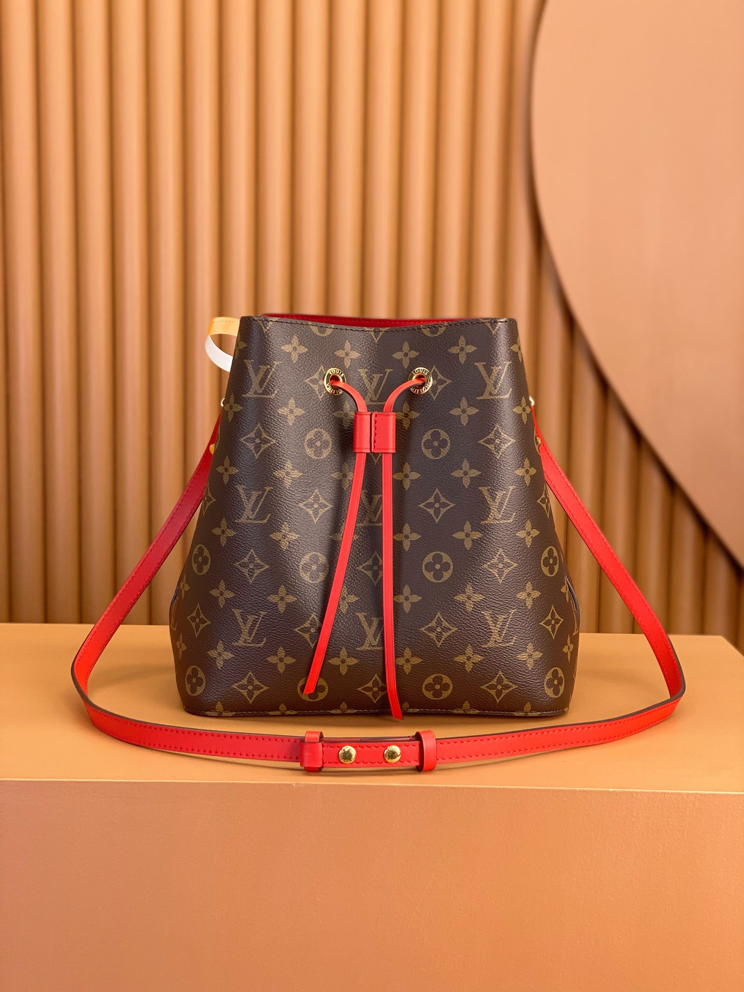 Louis Vuitton NÉONOÉ Medium Handbag M44021