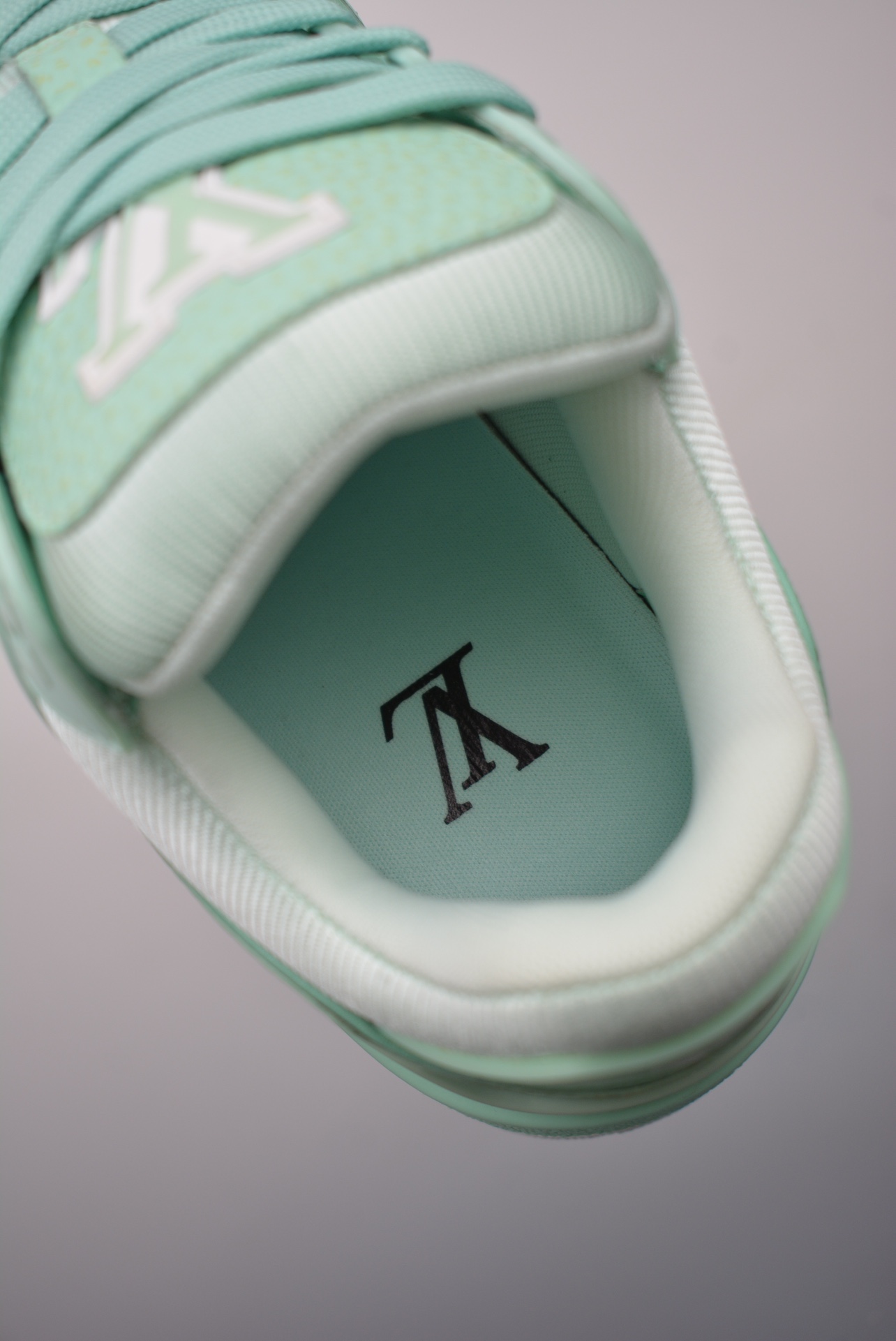 Louis Vuitton Trainer Sneaker Low Vanilla Green Tea White 1ACQ80