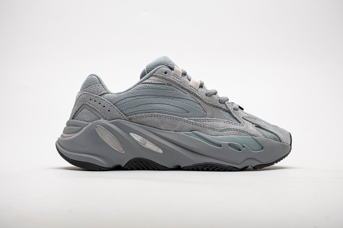 700V2