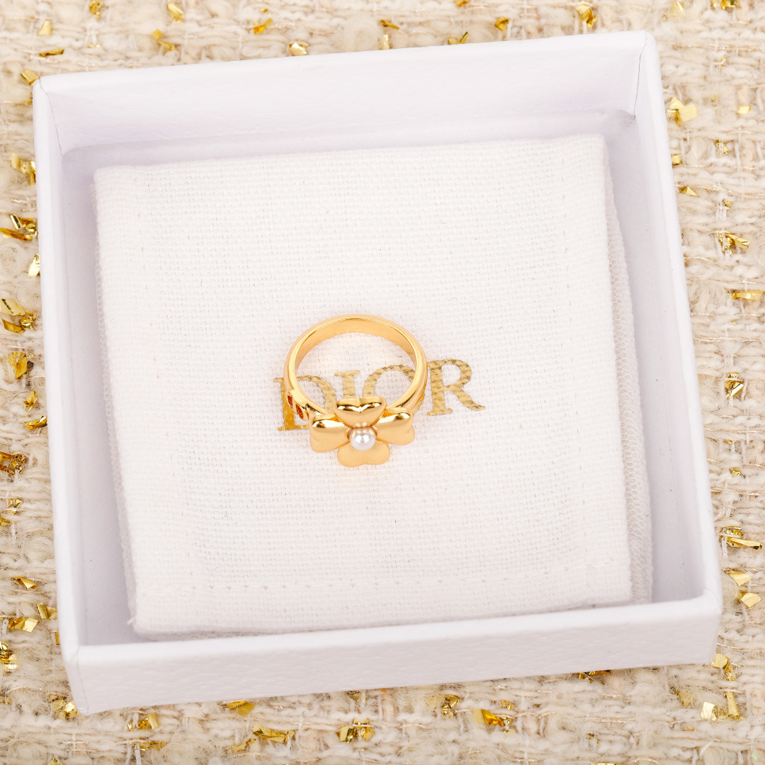 Dior four leaf clover ring